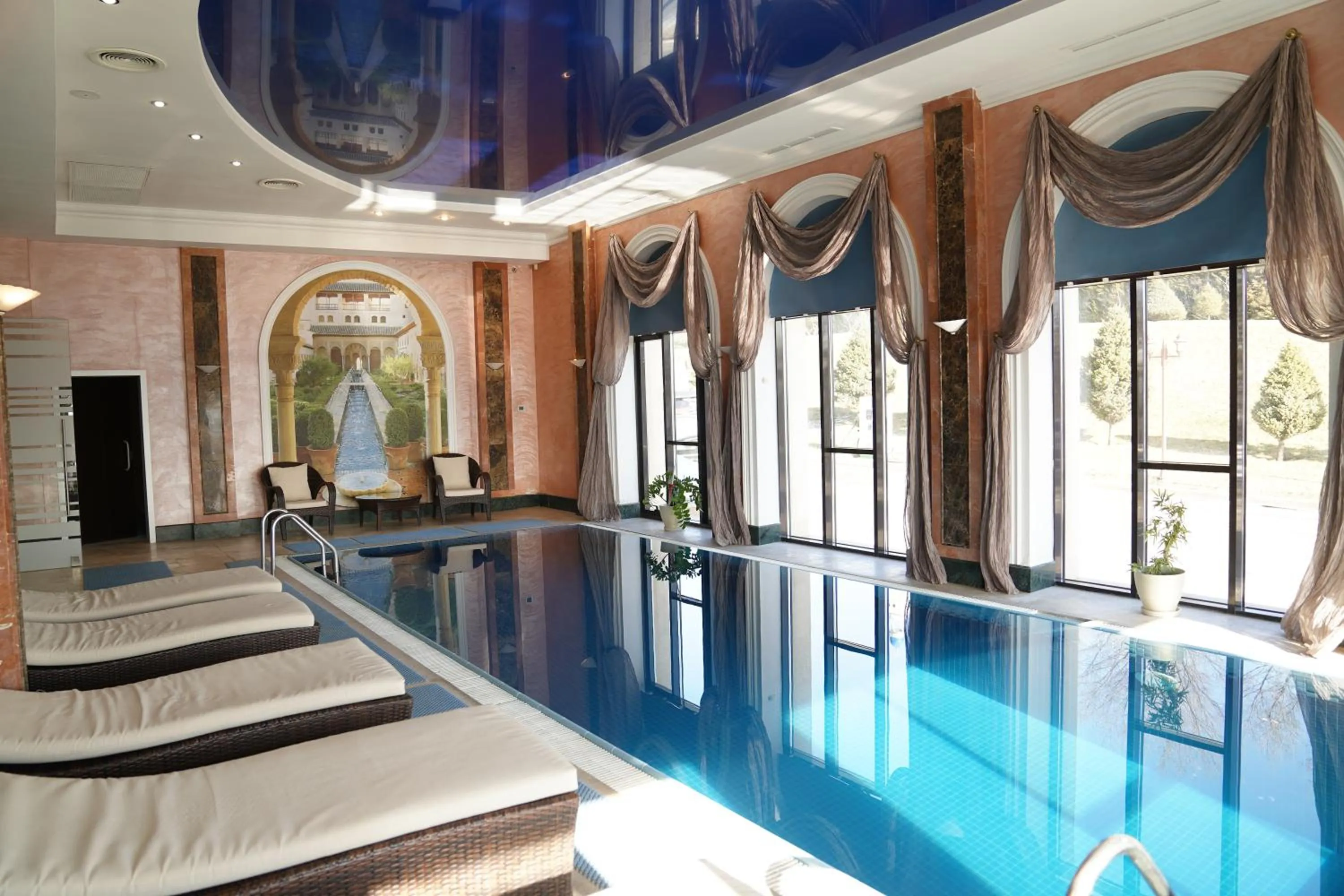 Swimming pool in Kainar Hotel