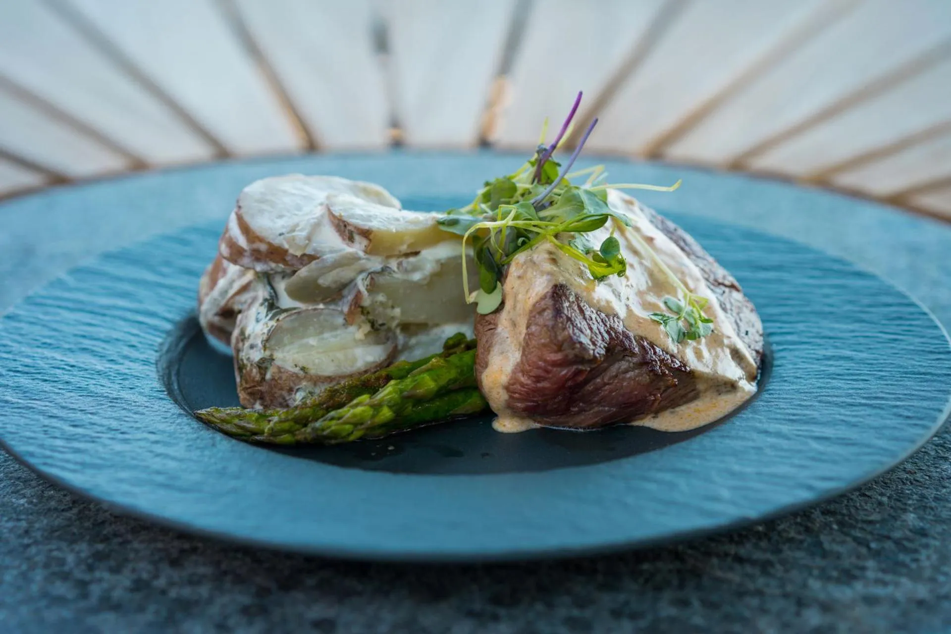 Restaurant/places to eat in Ilola Inn