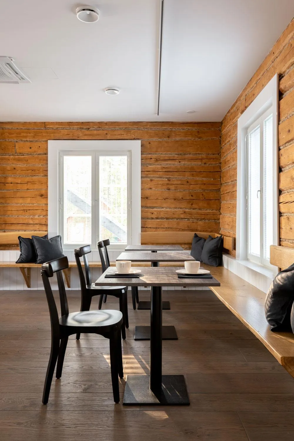 Restaurant/places to eat in Ilola Inn