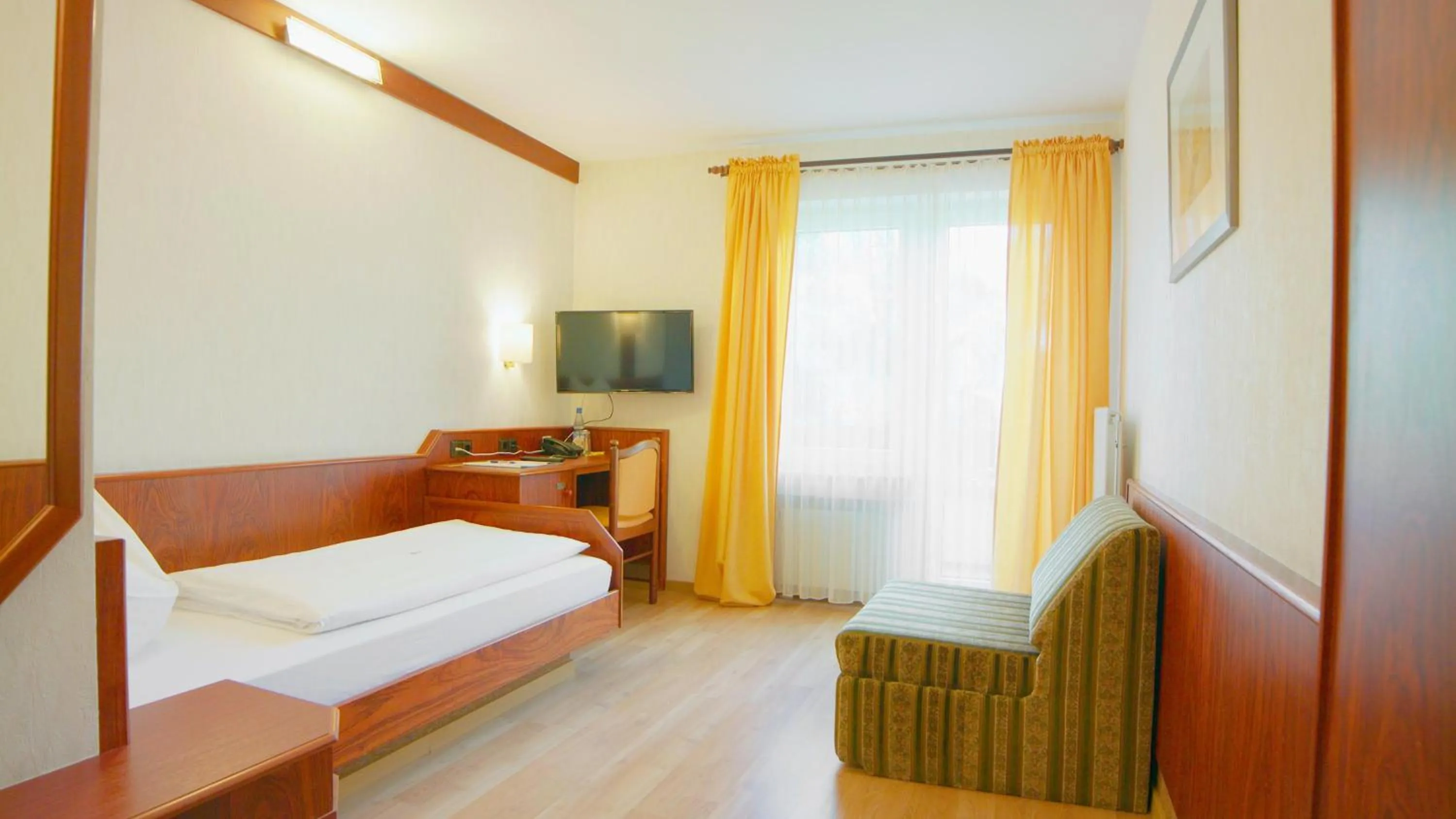 Photo of the whole room, Bed in Hotel-Restaurant und Gästehaus Löwen