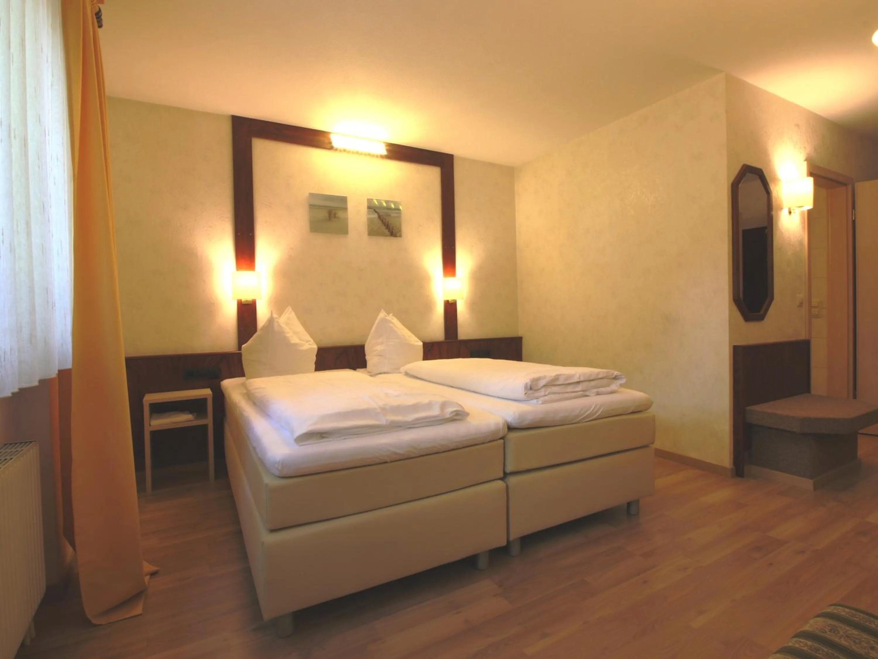 Bedroom, Bed in Hotel-Restaurant und Gästehaus Löwen