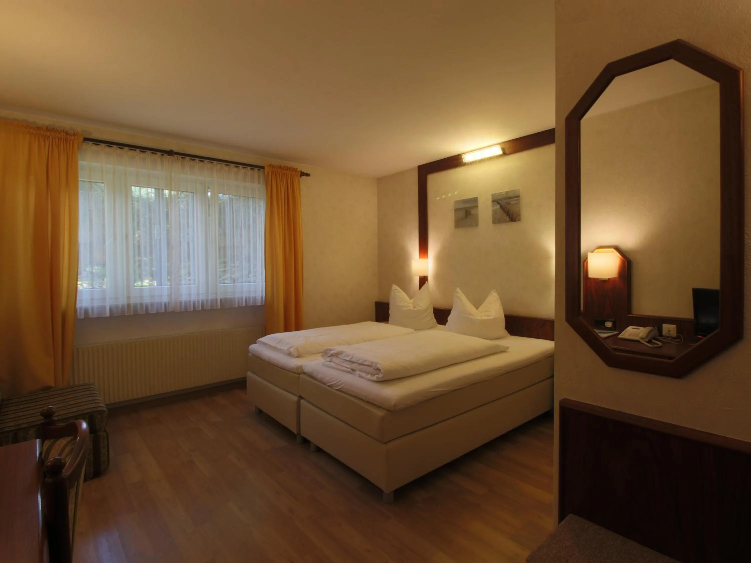 Bedroom, Bed in Hotel-Restaurant und Gästehaus Löwen