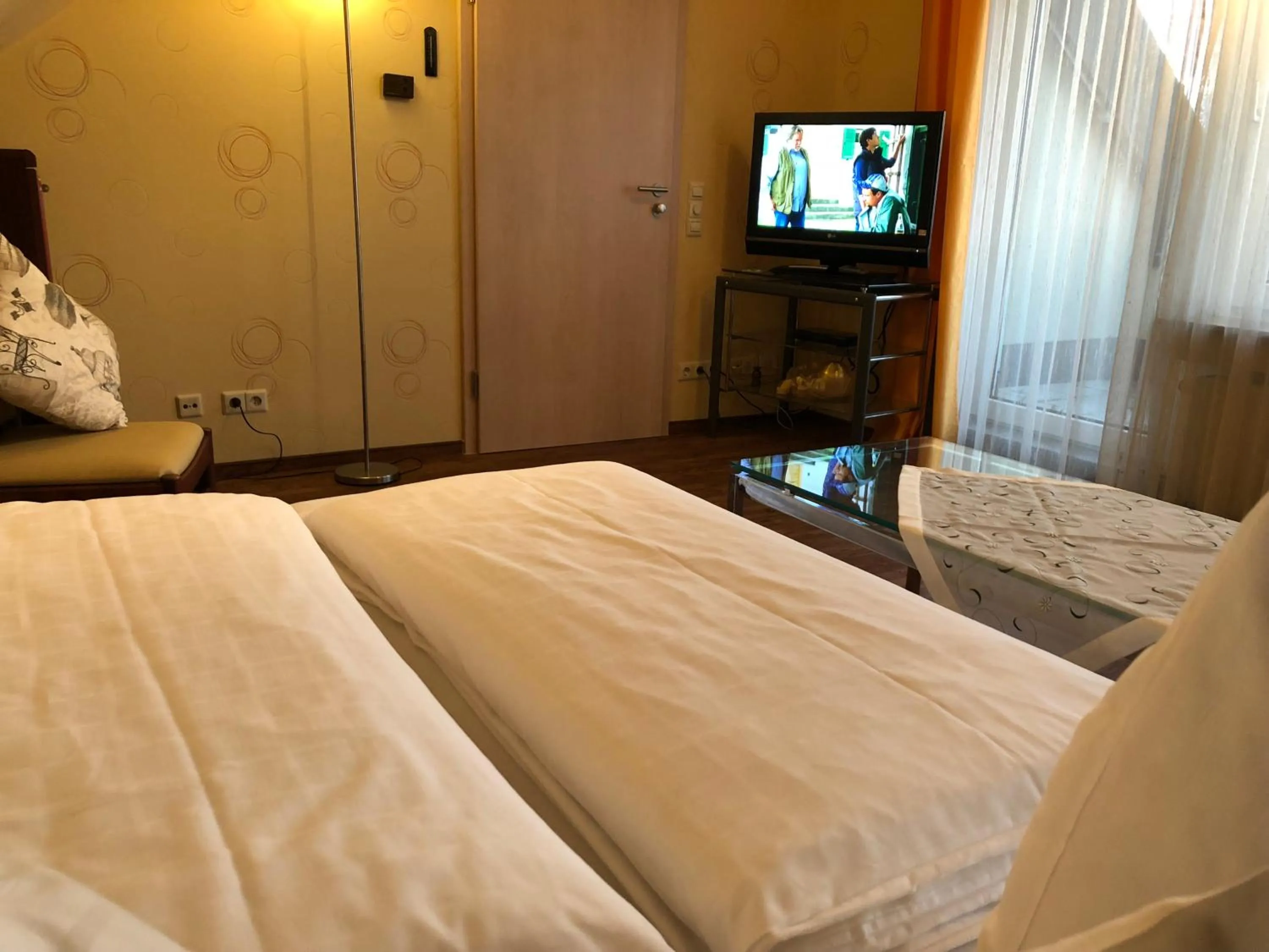 TV and multimedia, Bed in Hotel-Restaurant und Gästehaus Löwen