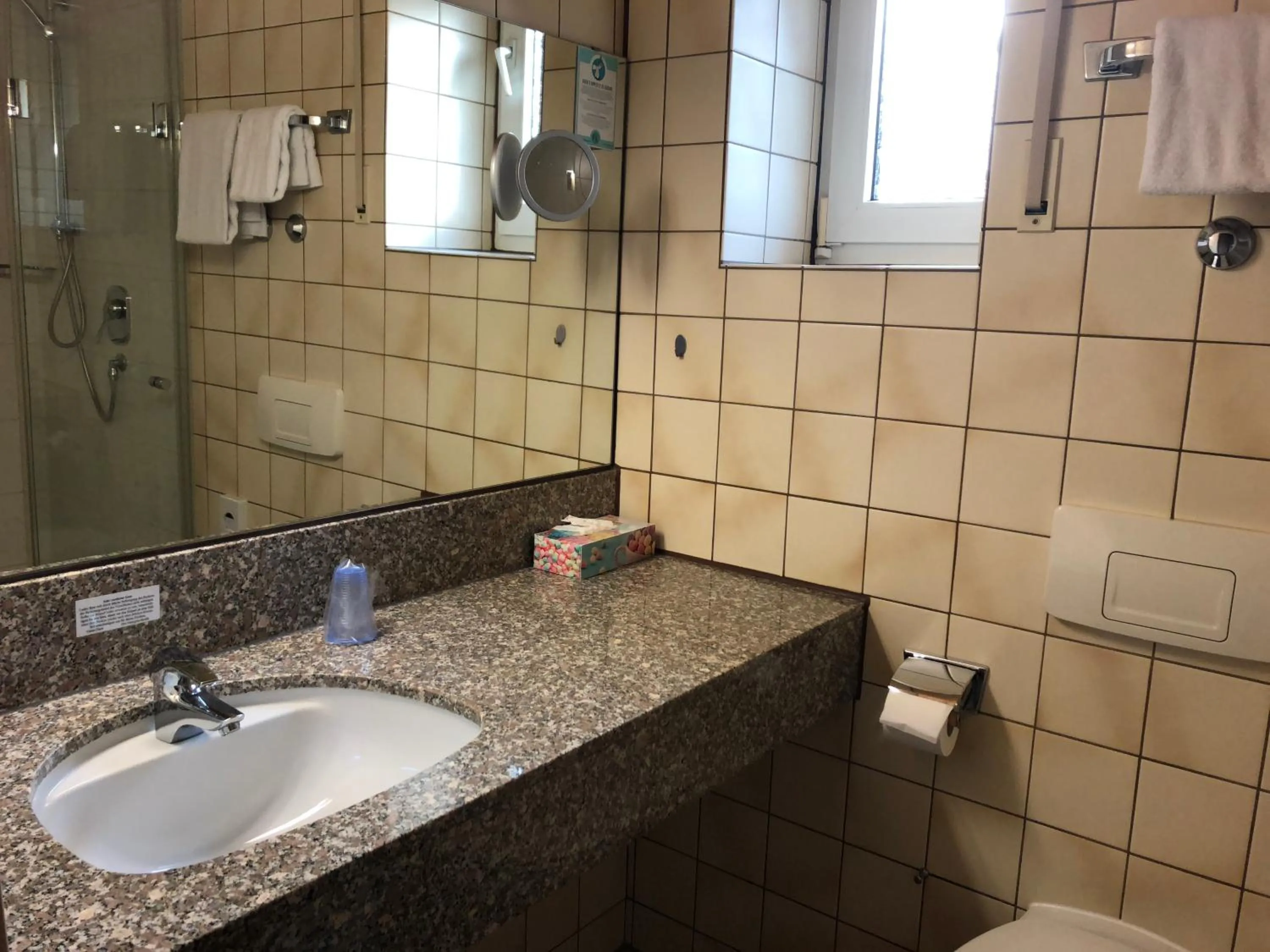 Bathroom in Hotel-Restaurant und Gästehaus Löwen