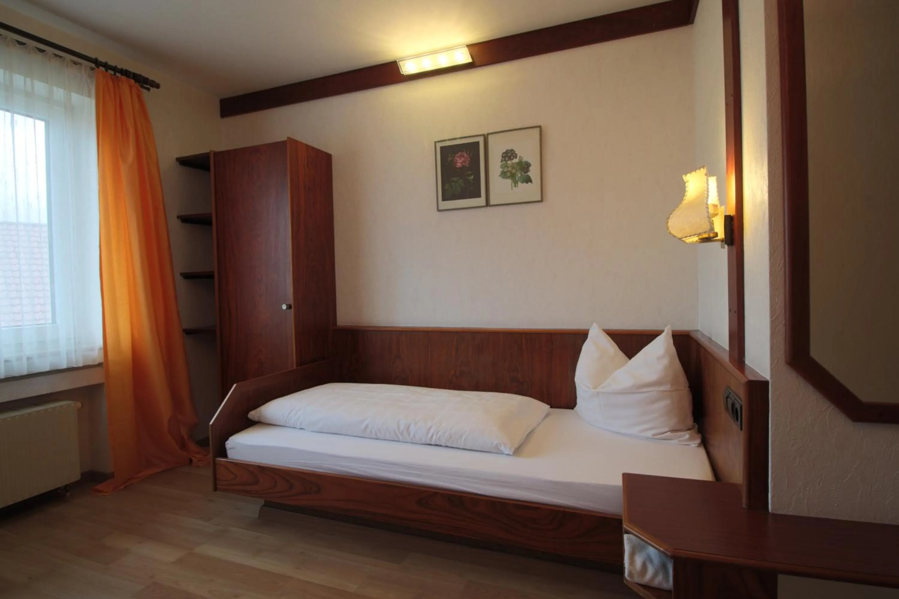Bedroom, Bed in Hotel-Restaurant und Gästehaus Löwen