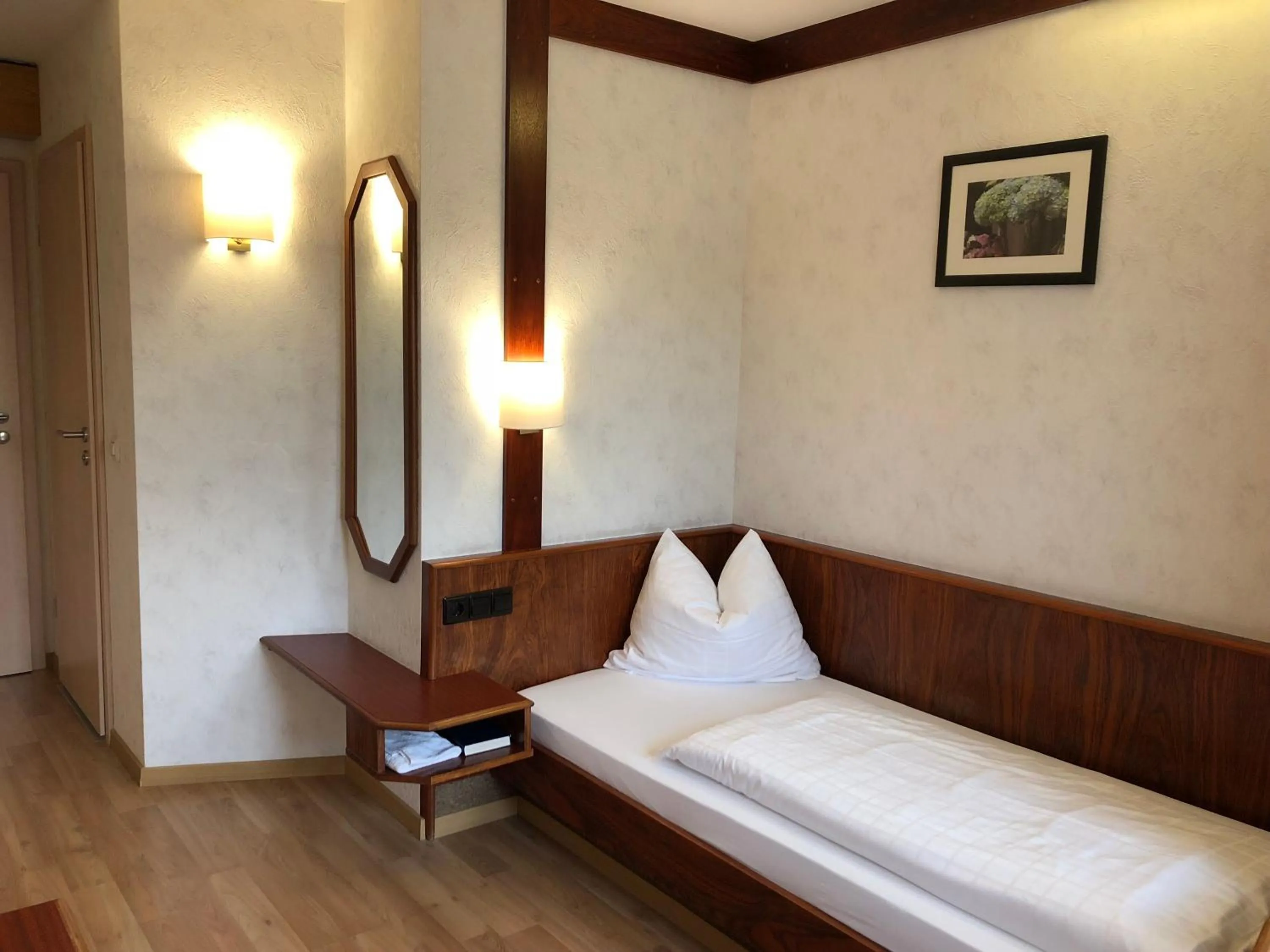 Bedroom, Bed in Hotel-Restaurant und Gästehaus Löwen