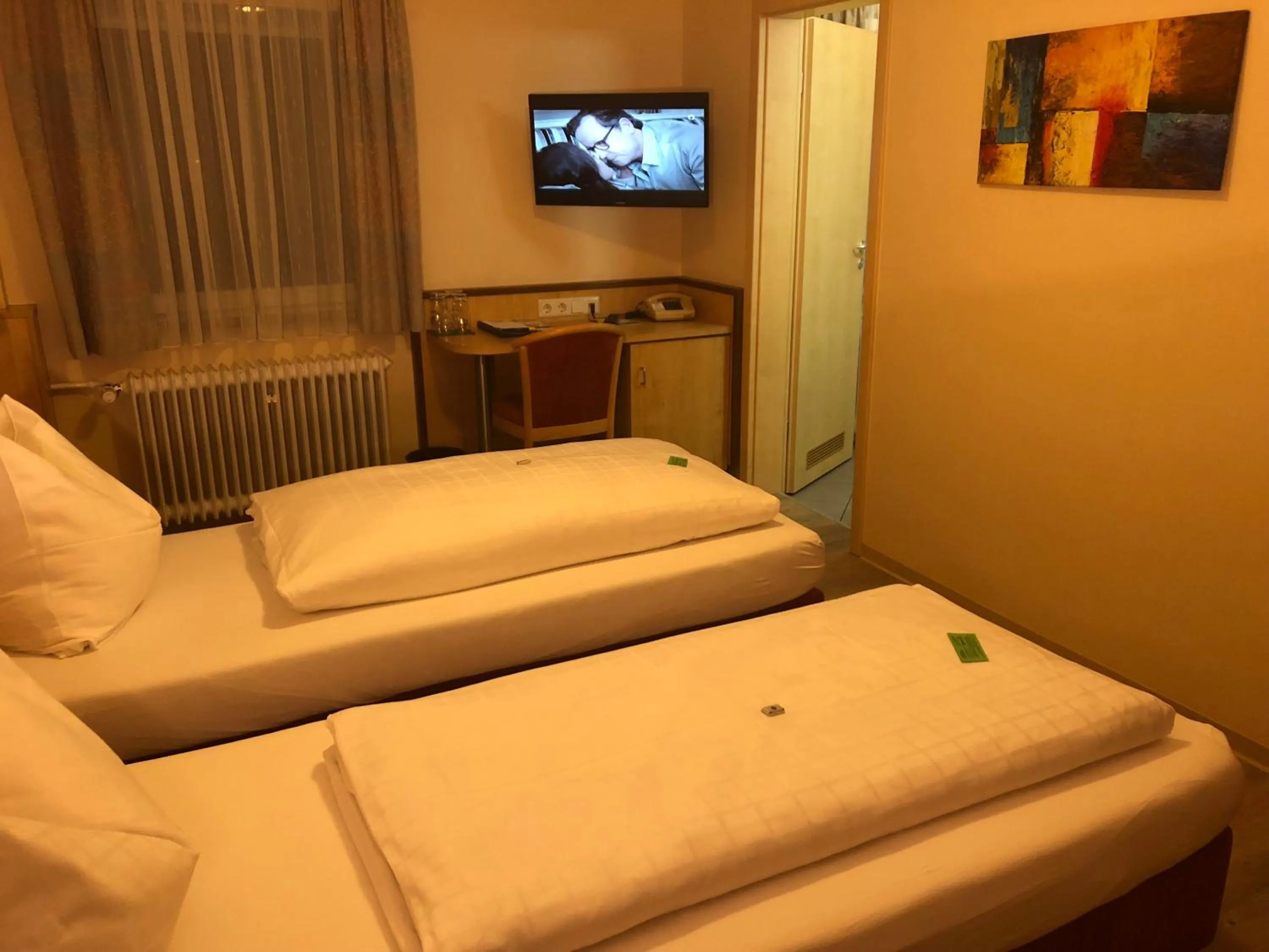 TV and multimedia, Bed in Hotel-Restaurant und Gästehaus Löwen