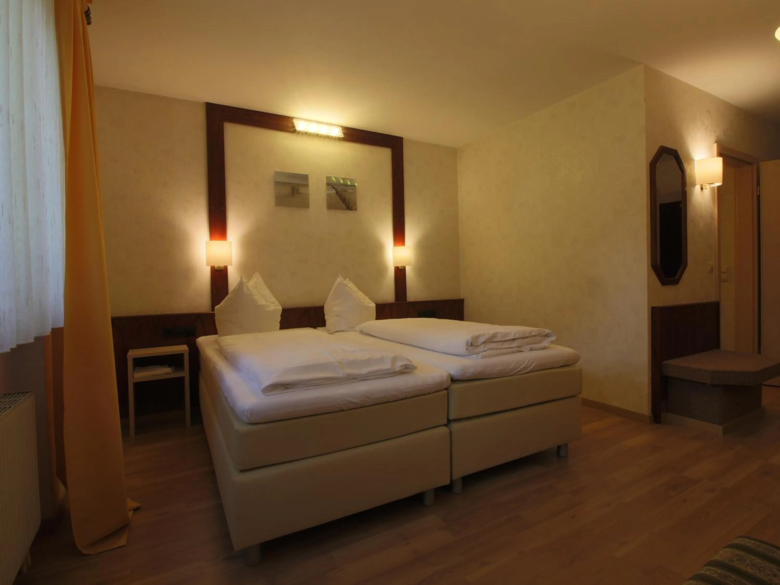 Bed in Hotel-Restaurant und Gästehaus Löwen