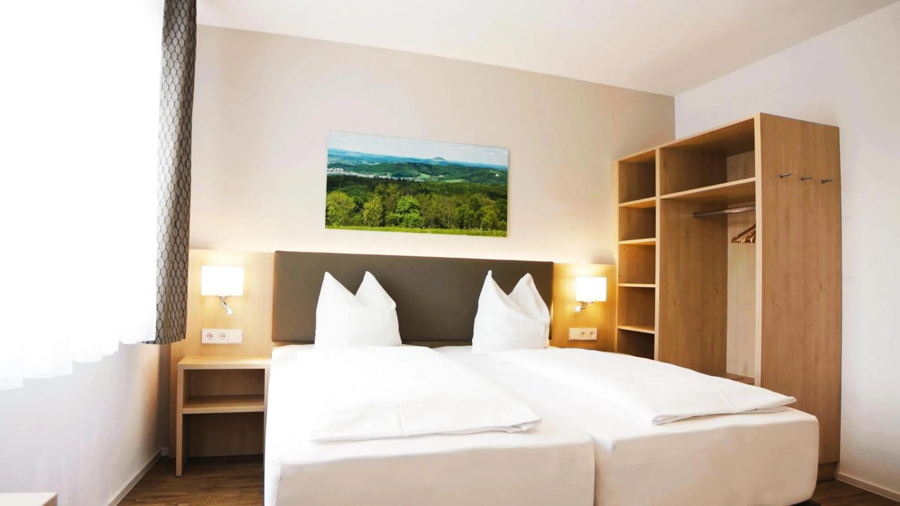 Bed in Hotel-Restaurant und Gästehaus Löwen