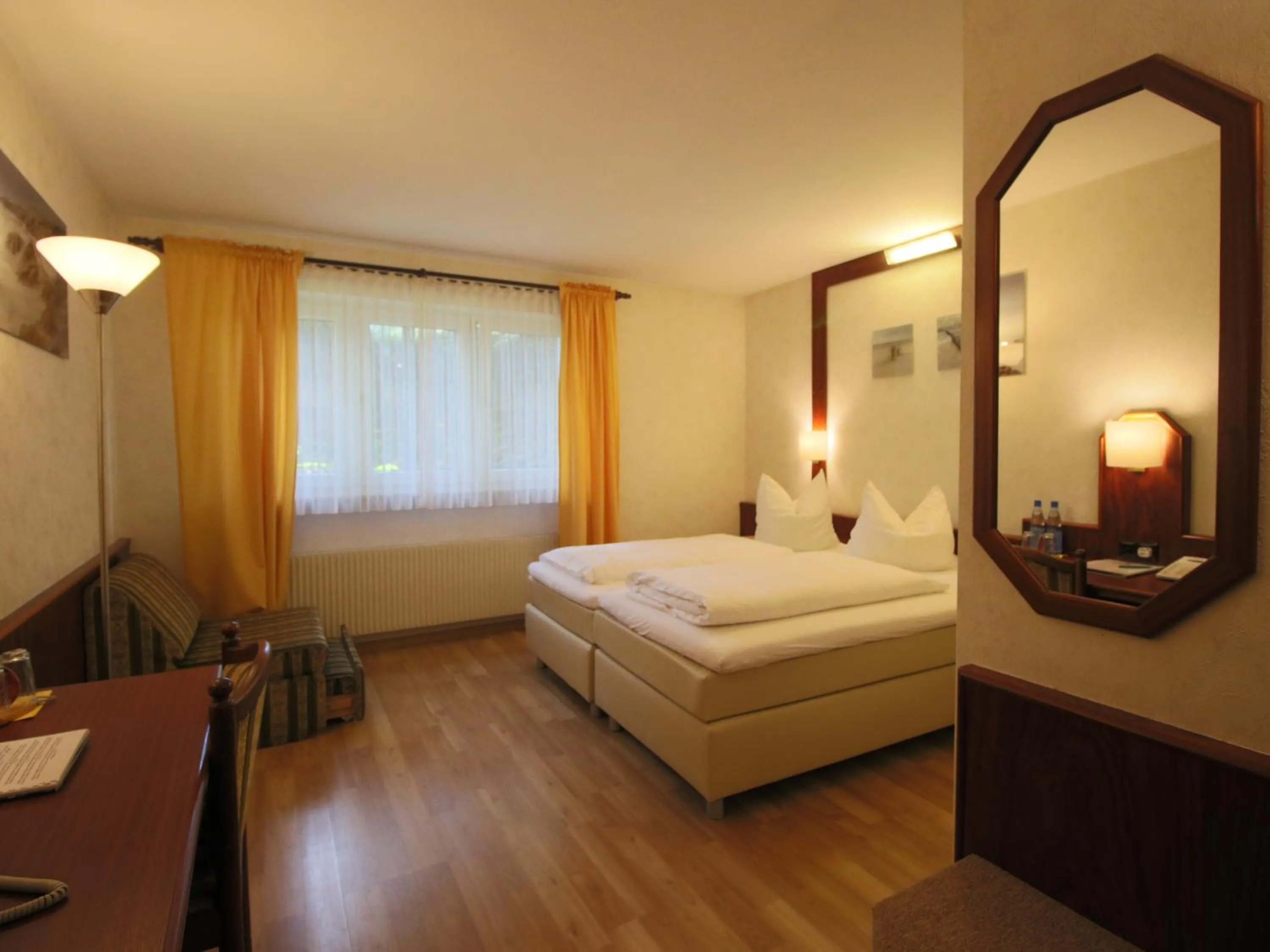 Bed in Hotel-Restaurant und Gästehaus Löwen