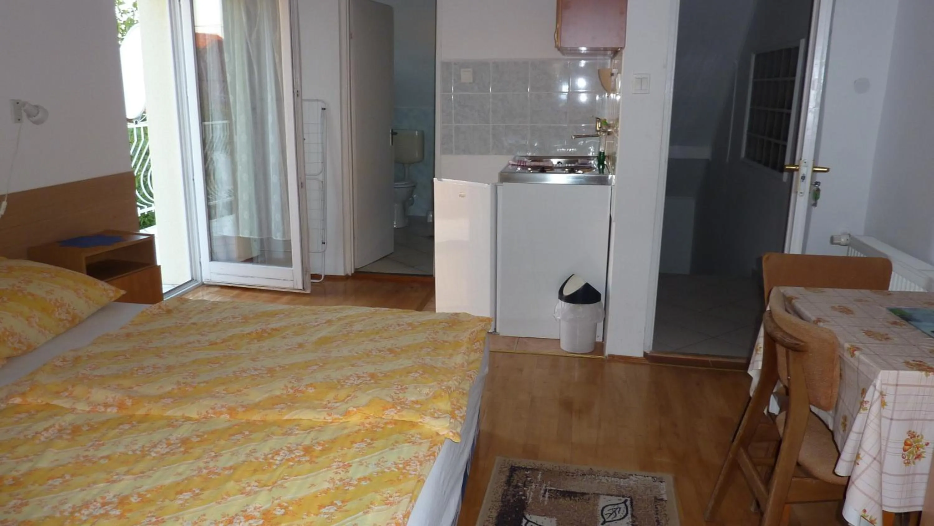 Bedroom, Bed in Bridgehaus
