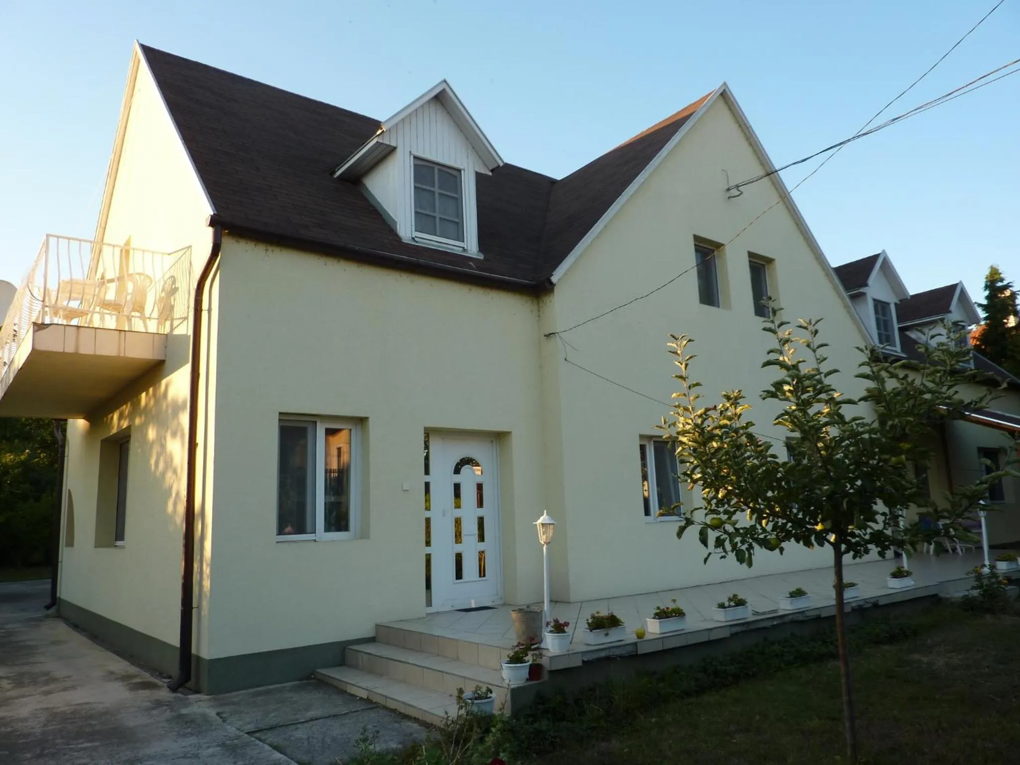 Facade/entrance in Bridgehaus