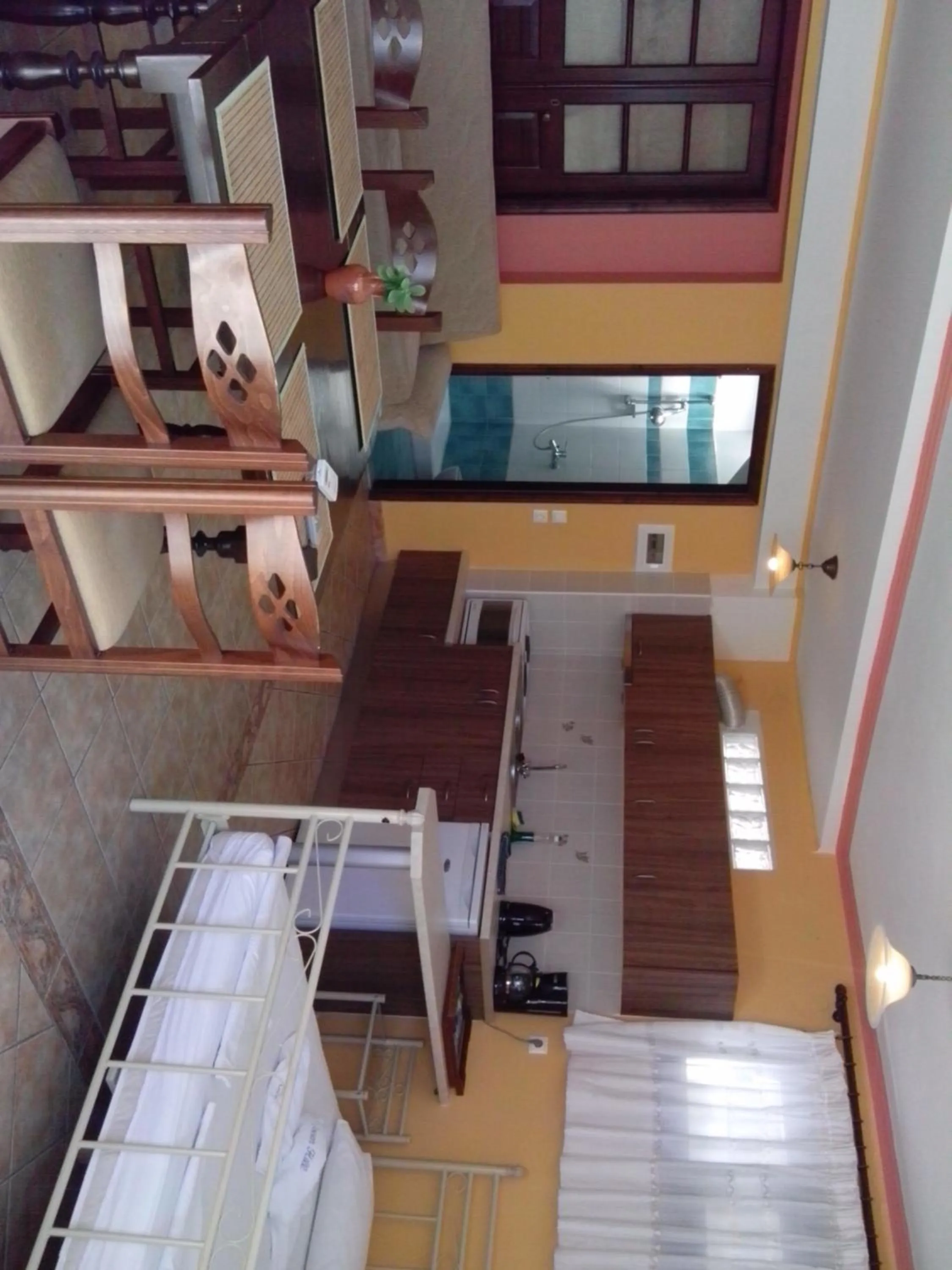 Bathroom, Bed in Green Hill Studios & Apartments