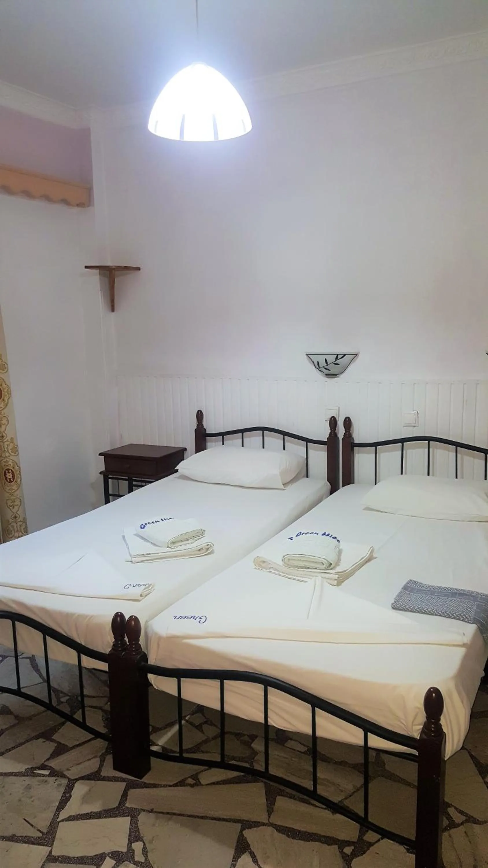 Green Hill Studios & Apartments