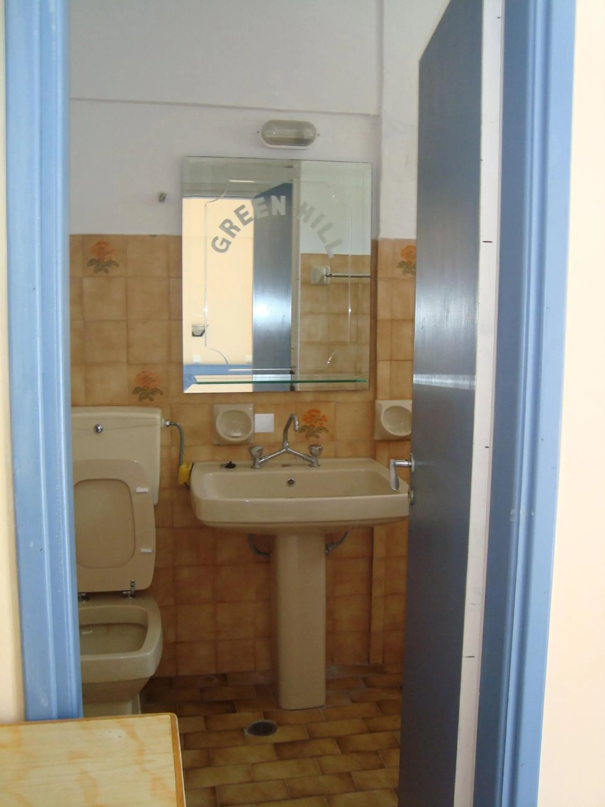 Green Hill Studios & Apartments