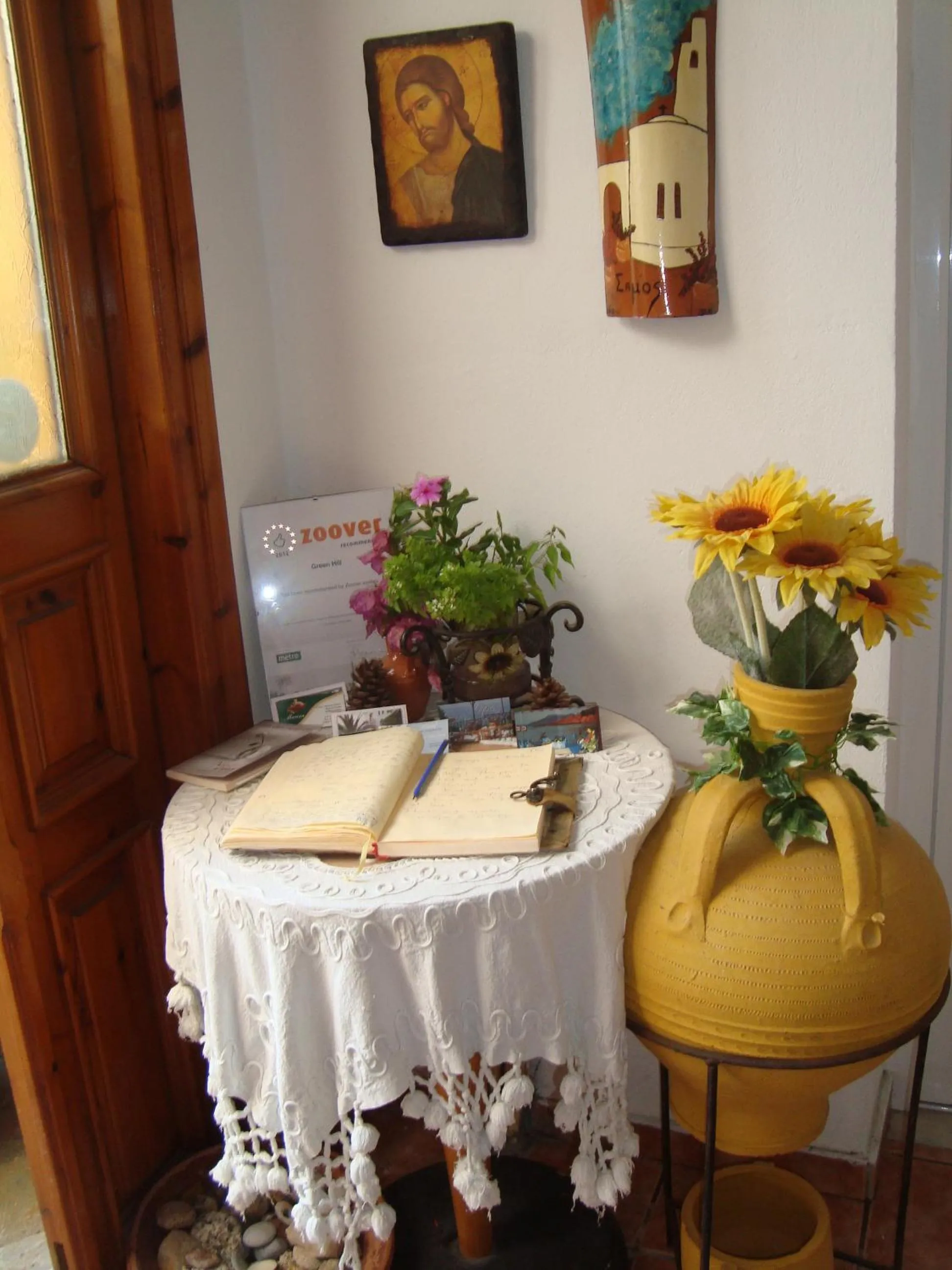 Decorative detail in Green Hill Studios & Apartments