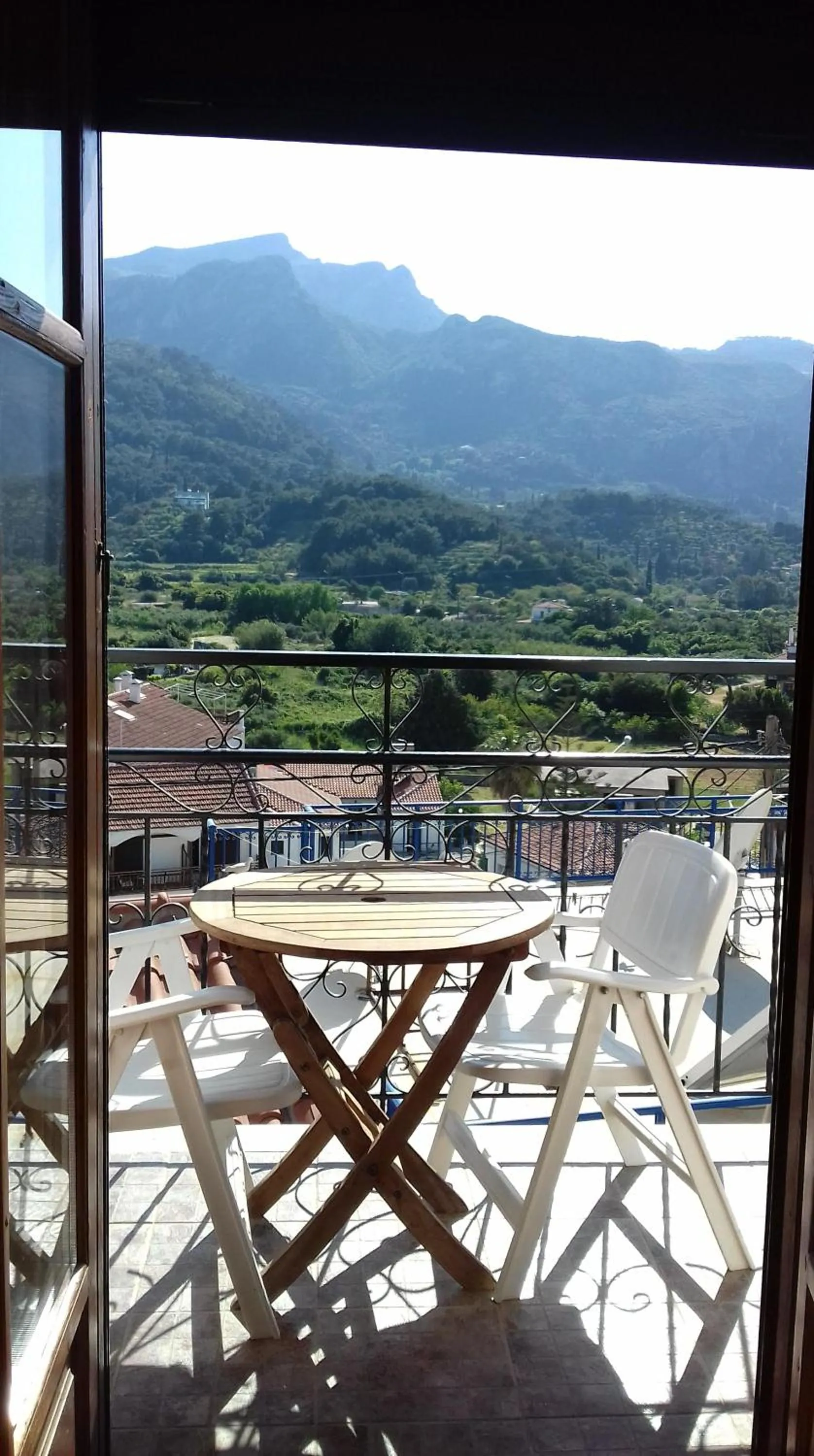 Green Hill Studios & Apartments