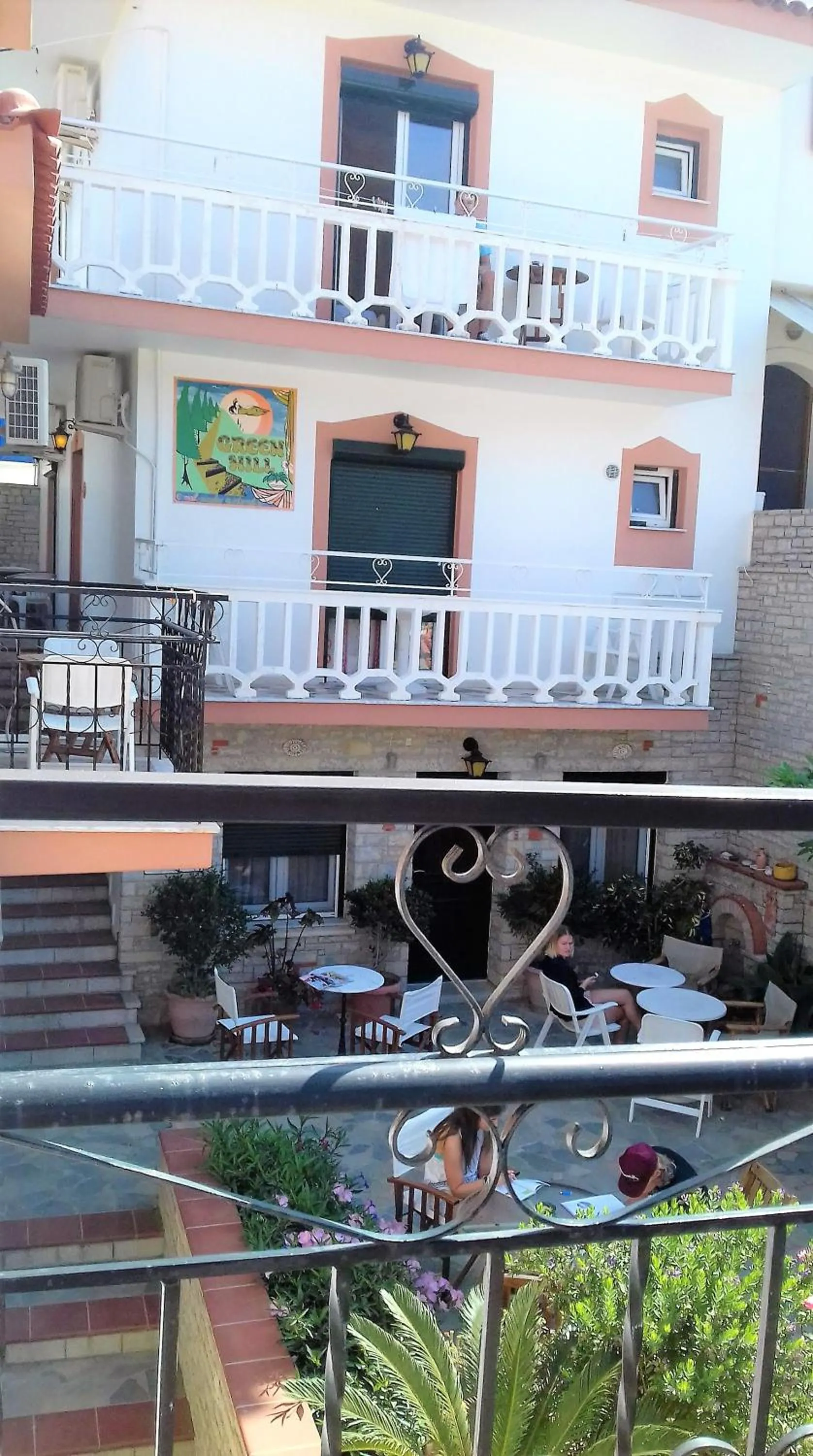 Green Hill Studios & Apartments