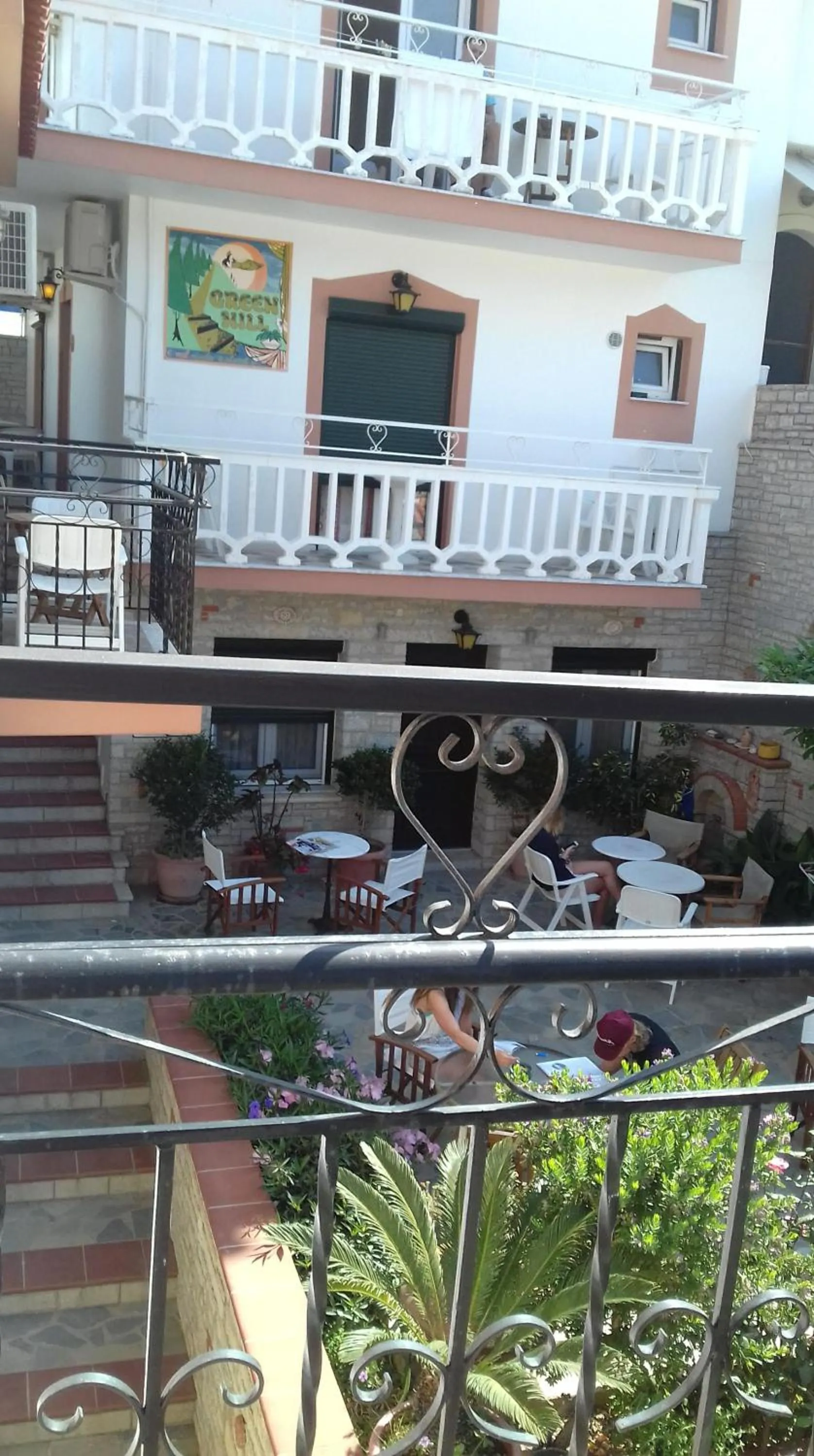 Green Hill Studios & Apartments