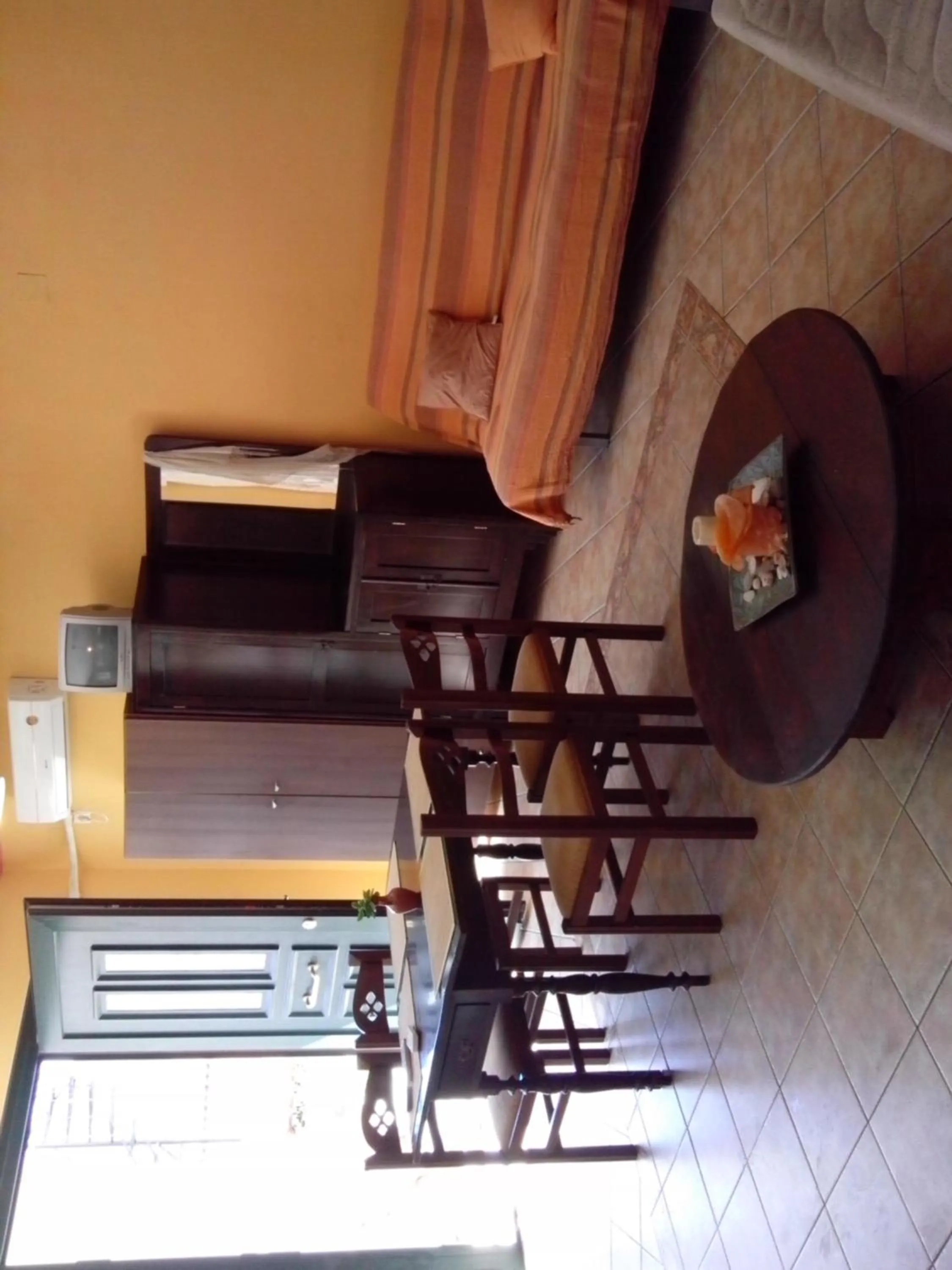 Seating area in Green Hill Studios & Apartments