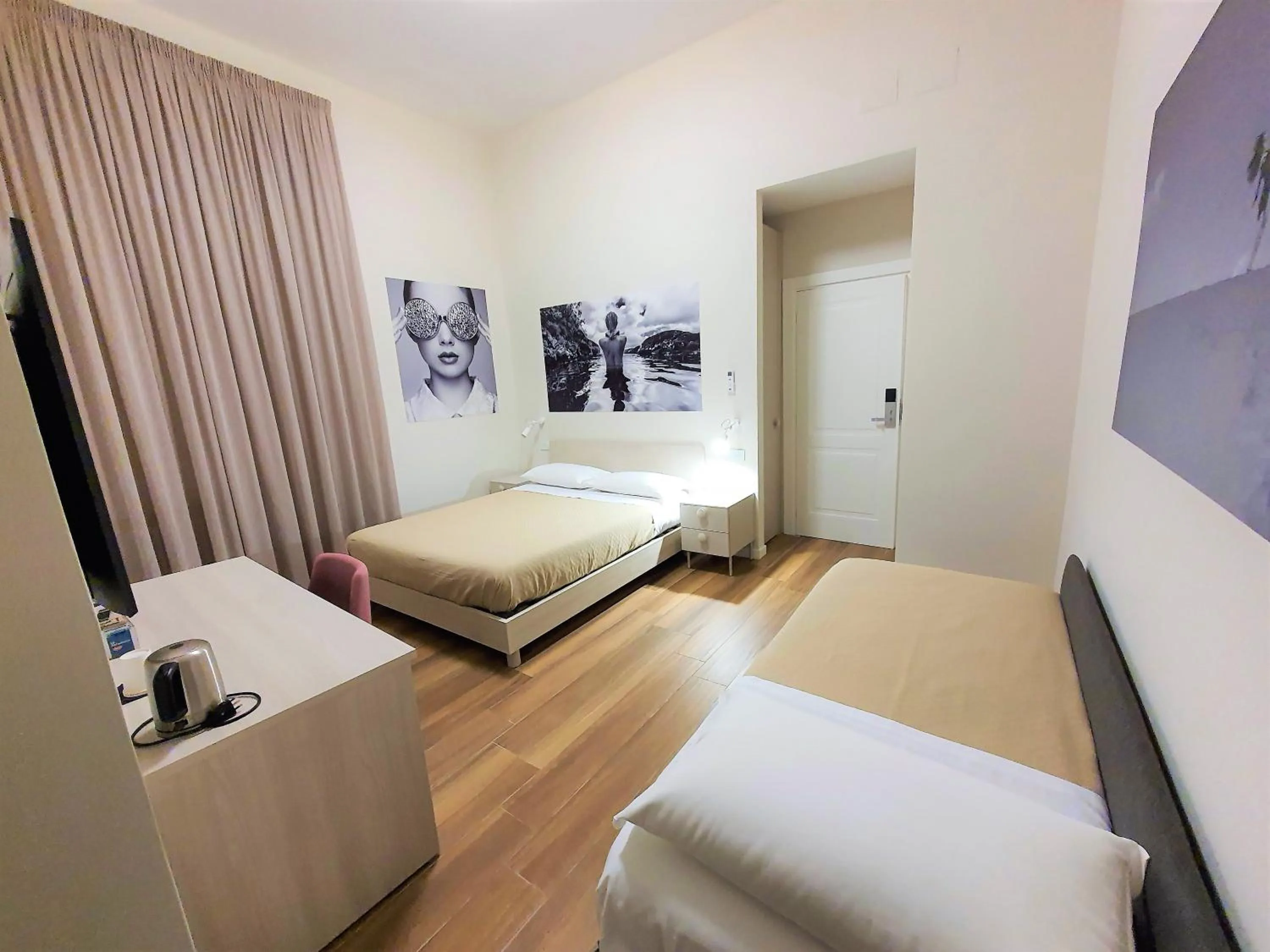 Photo of the whole room, Bed in Toledo Place