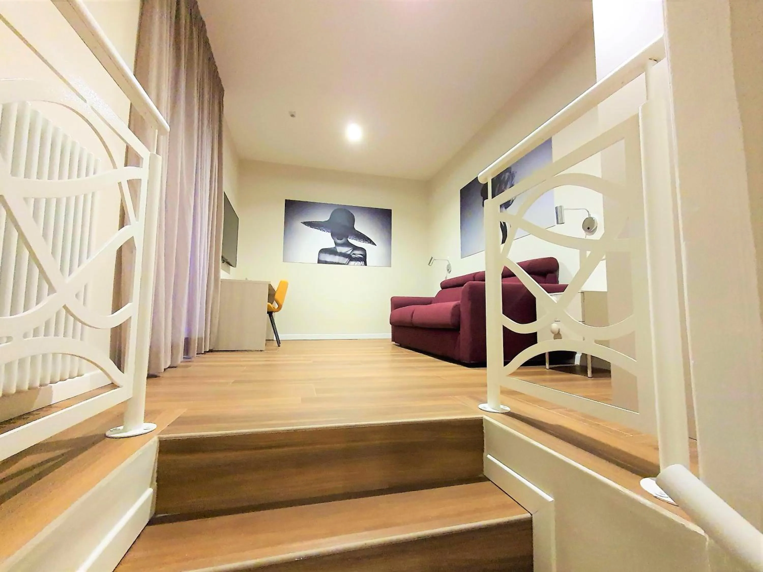 Photo of the whole room in Toledo Place