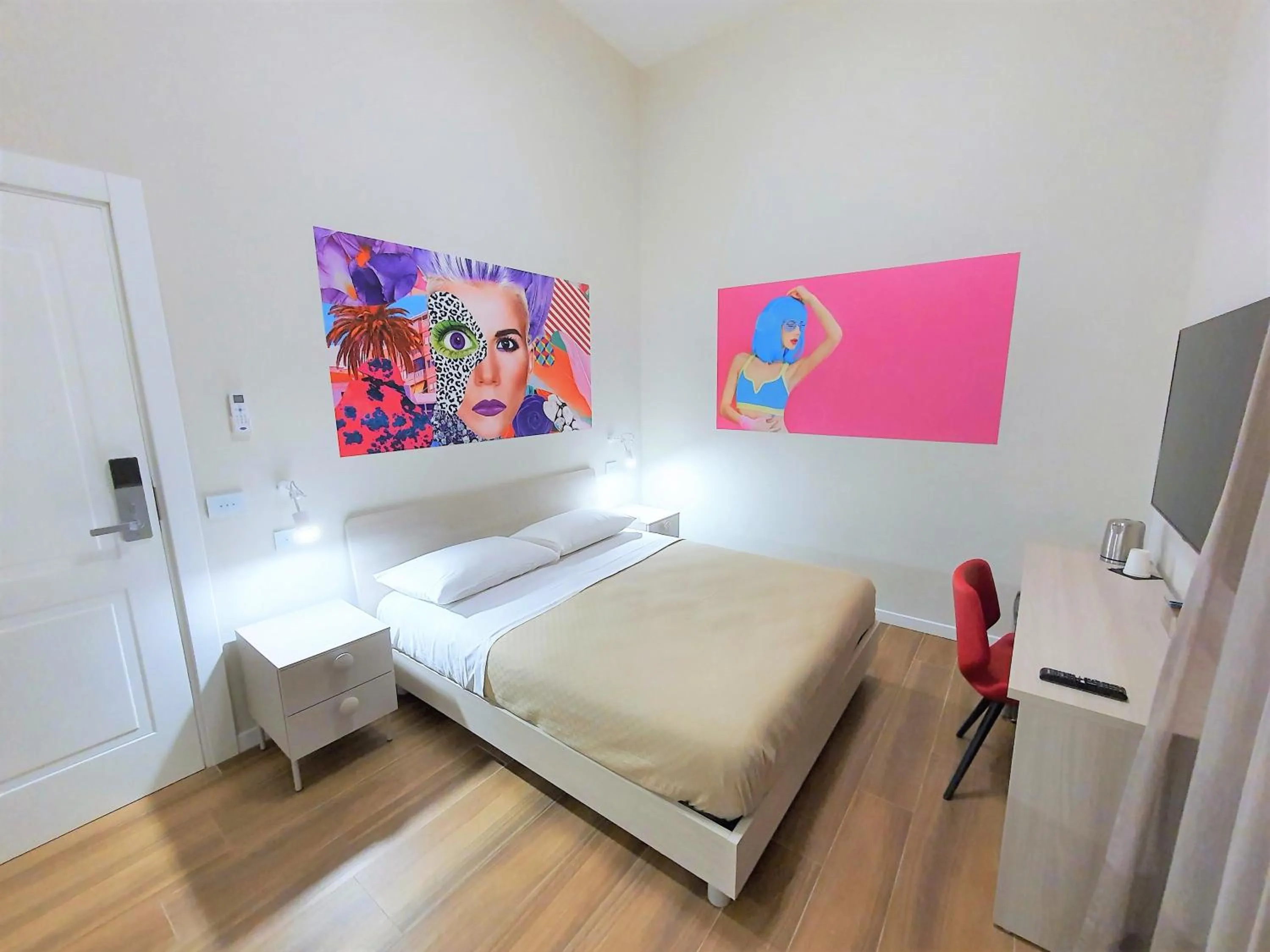 Photo of the whole room, Bed in Toledo Place