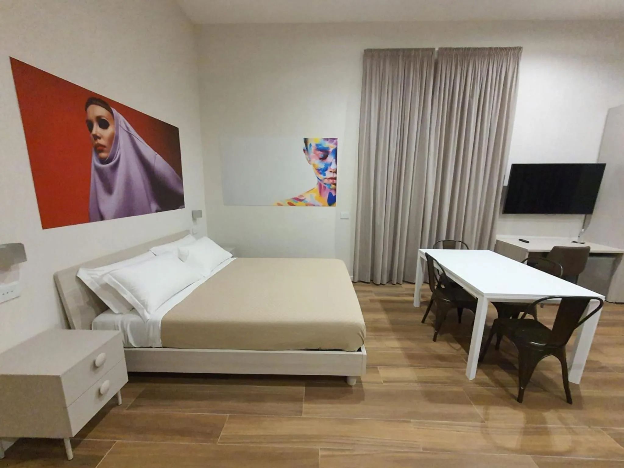 Photo of the whole room, Bed in Toledo Place
