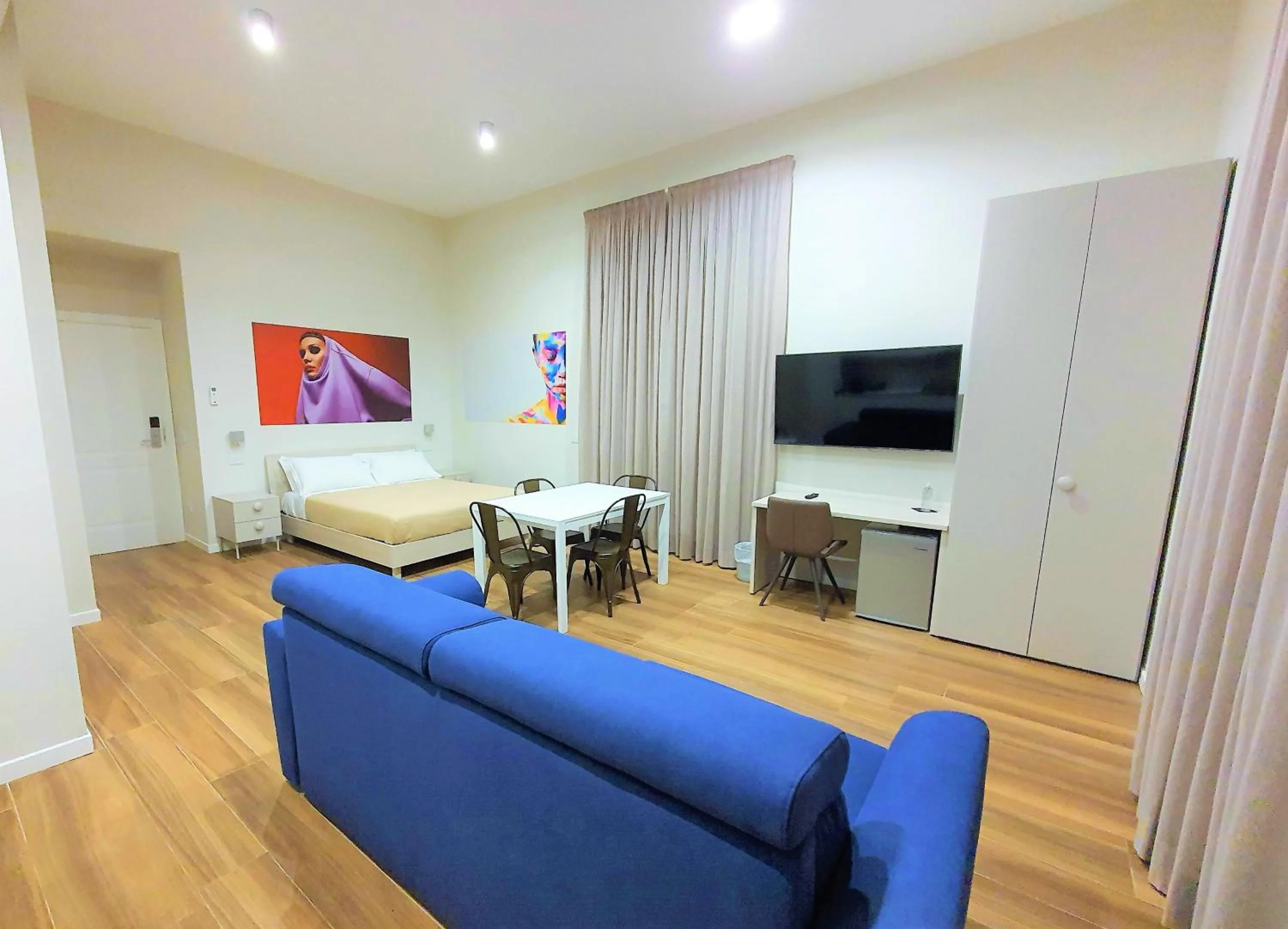 Photo of the whole room in Toledo Place