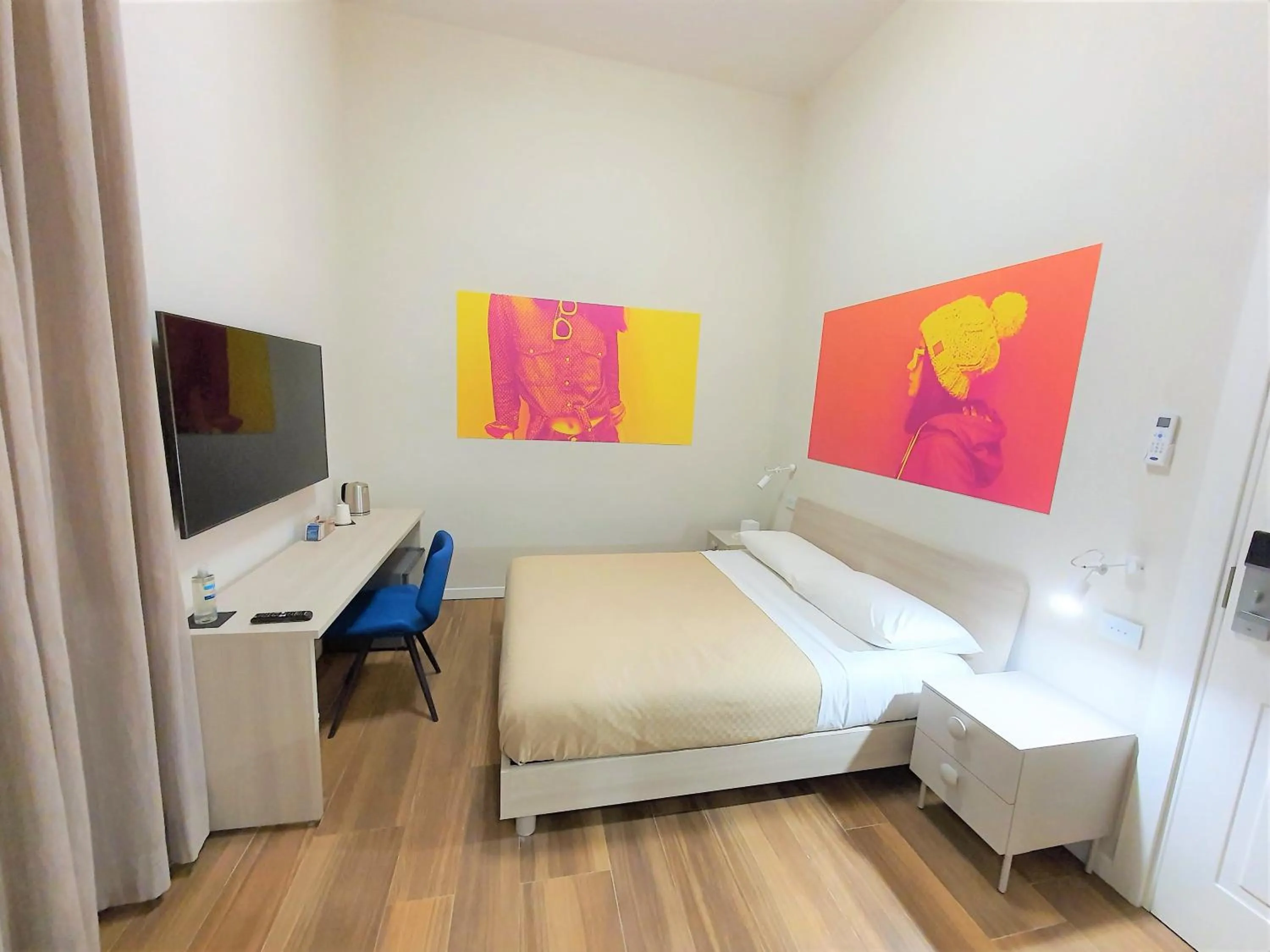 Photo of the whole room, Bed in Toledo Place