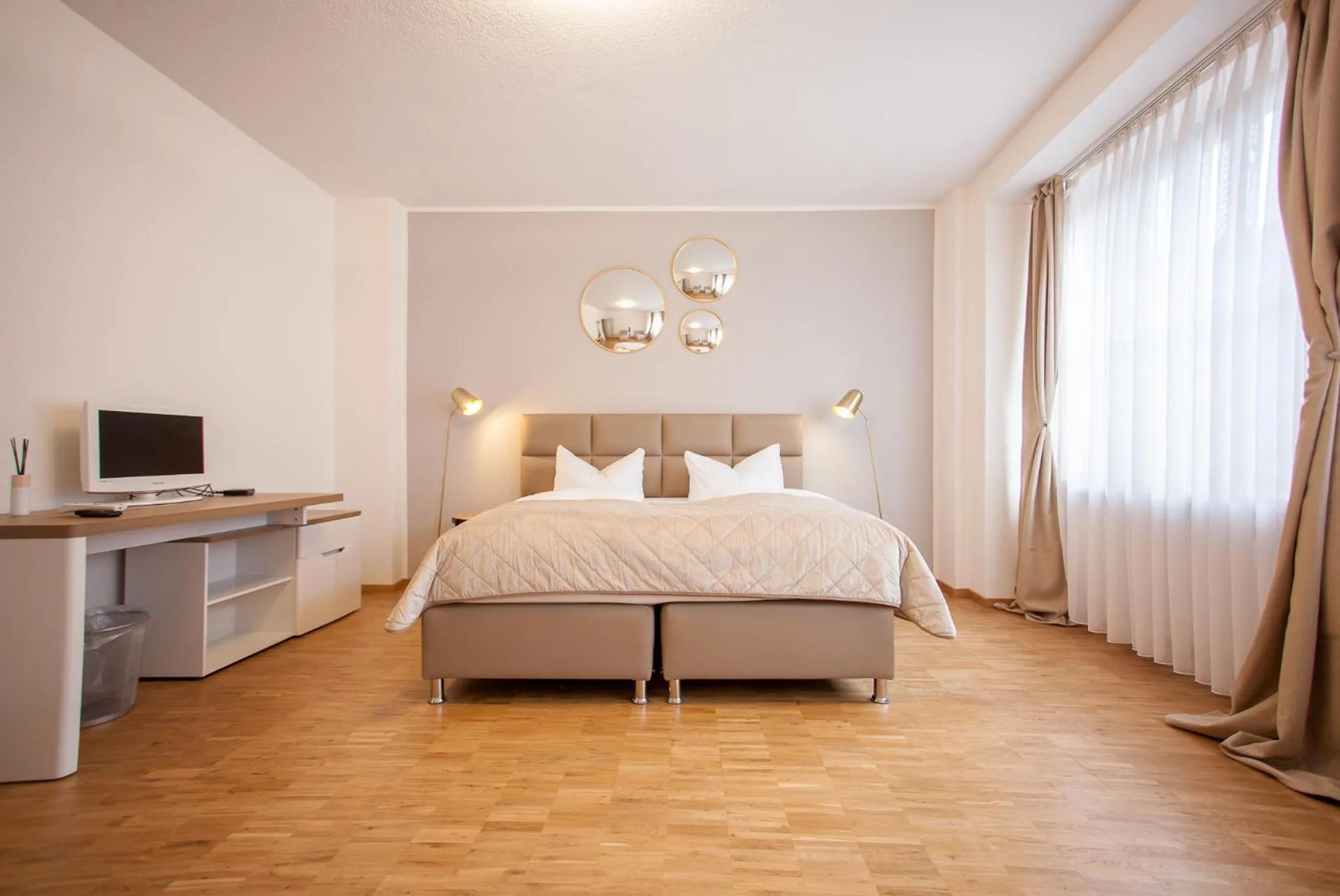 Bedroom, Bed in TM Hotel Düsseldorf