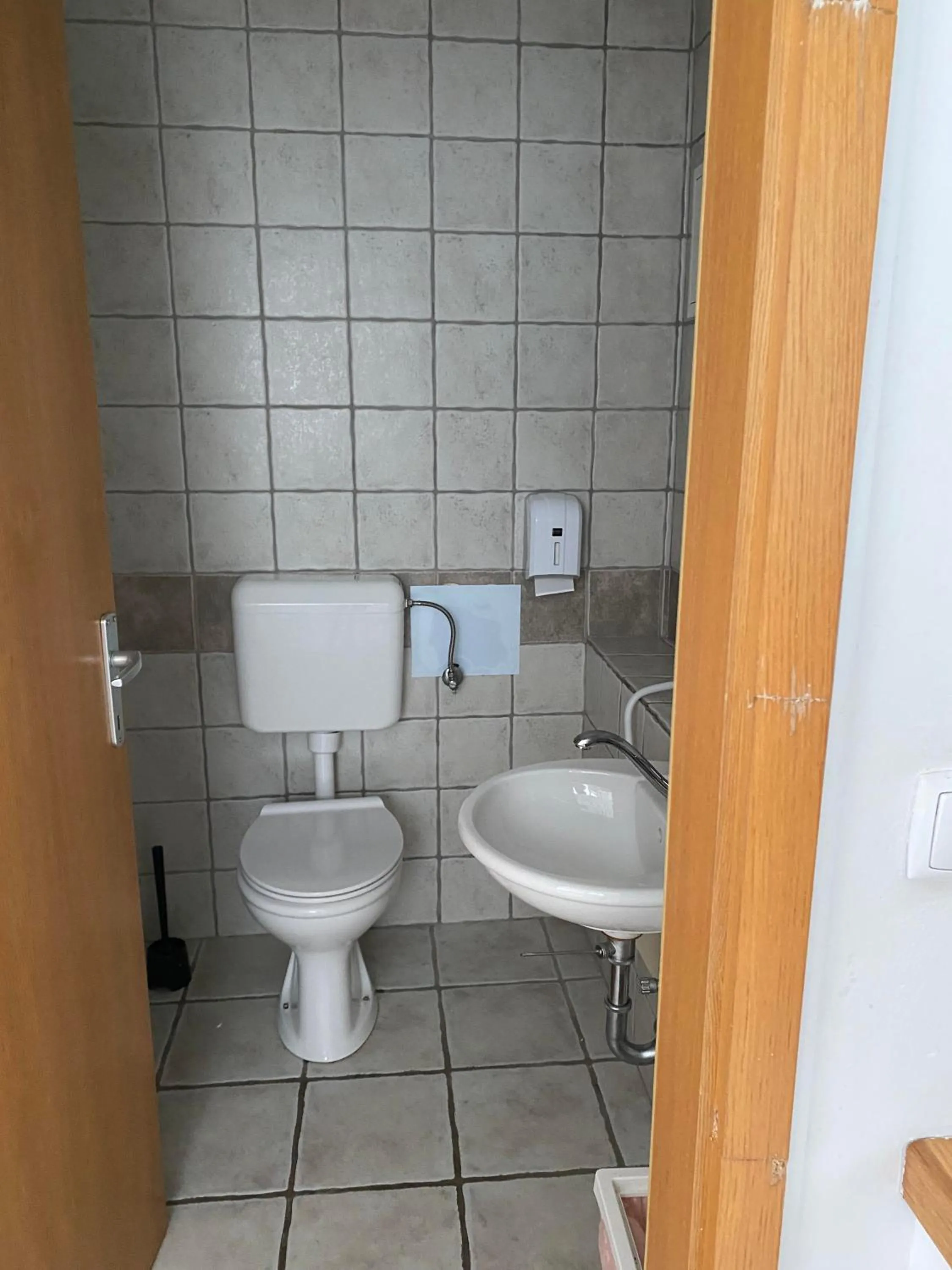 Toilet in Travellers' Haven Hostel