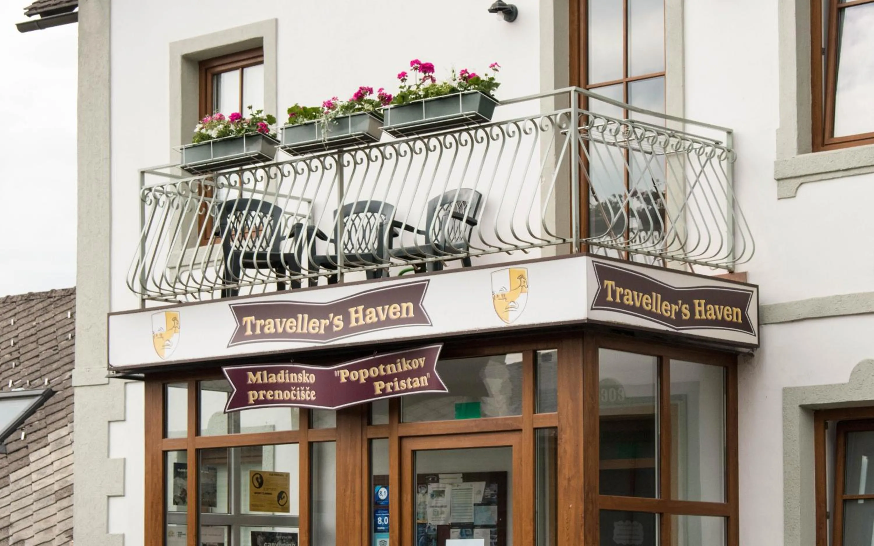 Facade/entrance in Travellers' Haven Hostel