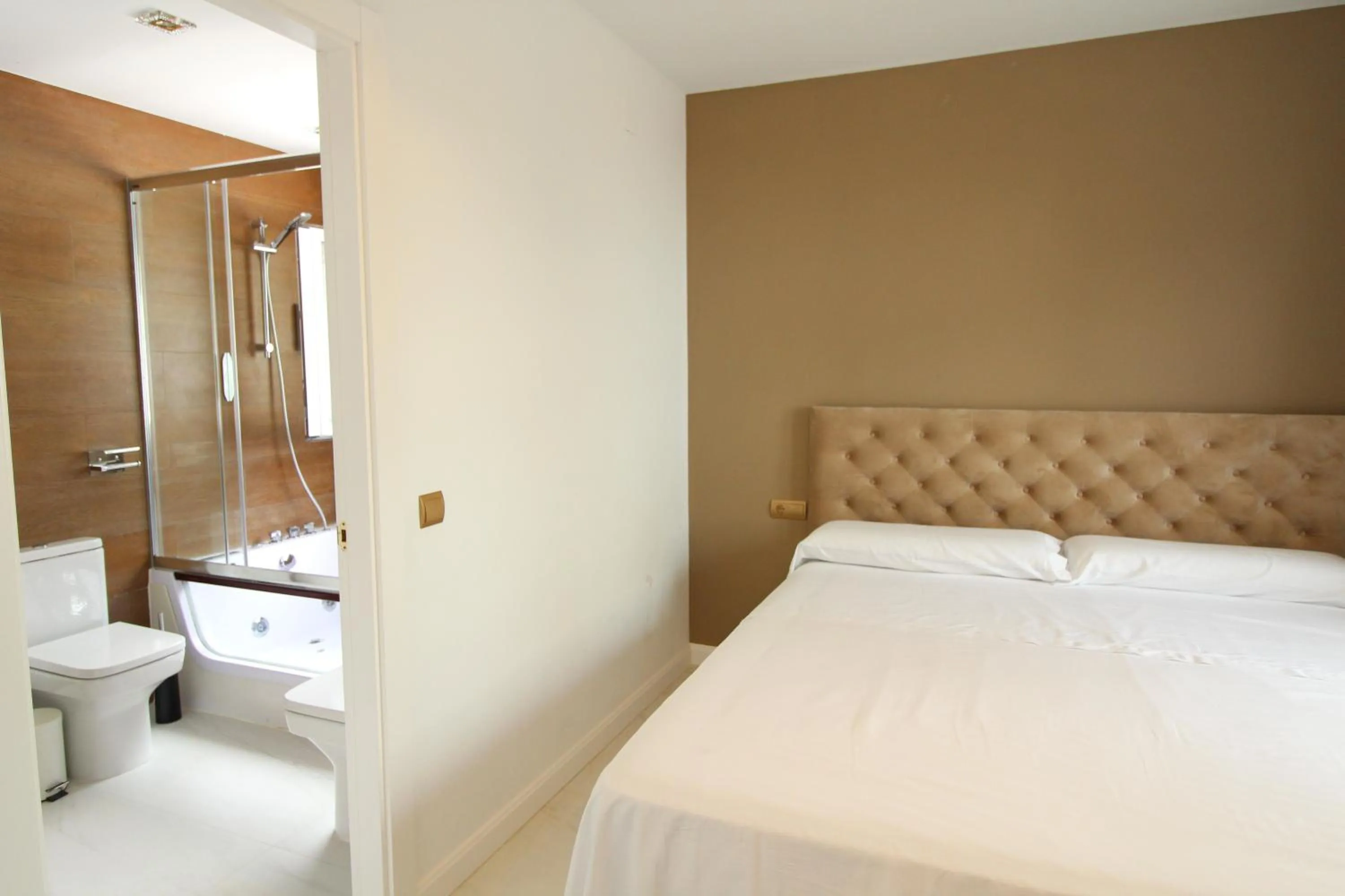 Bed in Villa Paradise , playa privada a 10 minutos de Sitges