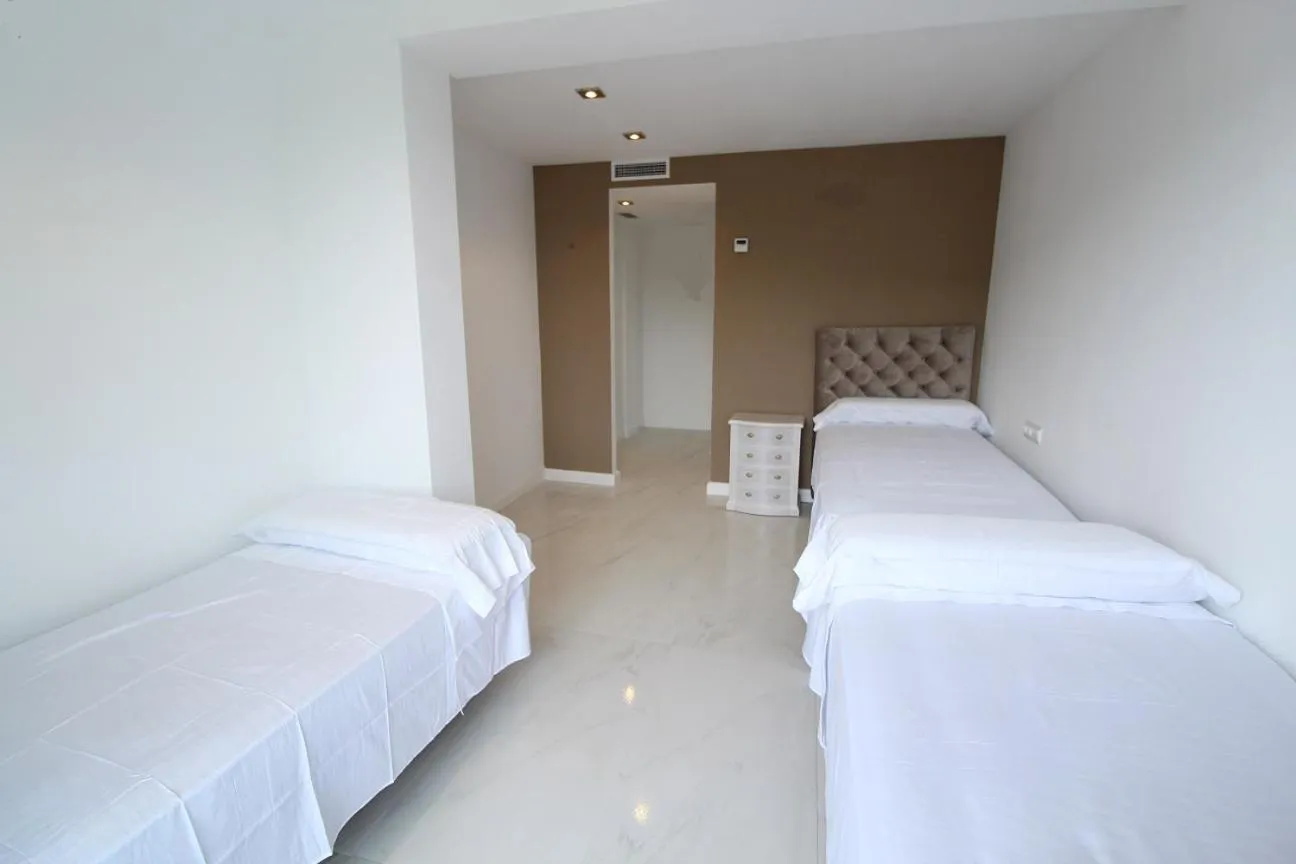 Bed in Villa Paradise , playa privada a 10 minutos de Sitges