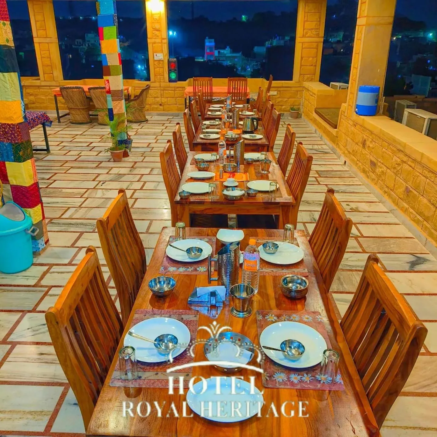 Restaurant/places to eat in Hotel Royal Heritage