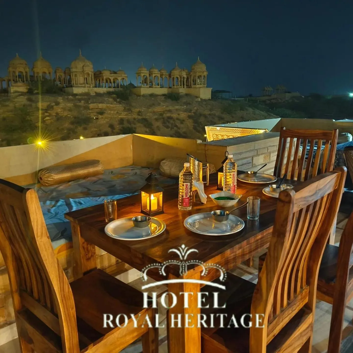 Restaurant/places to eat in Hotel Royal Heritage