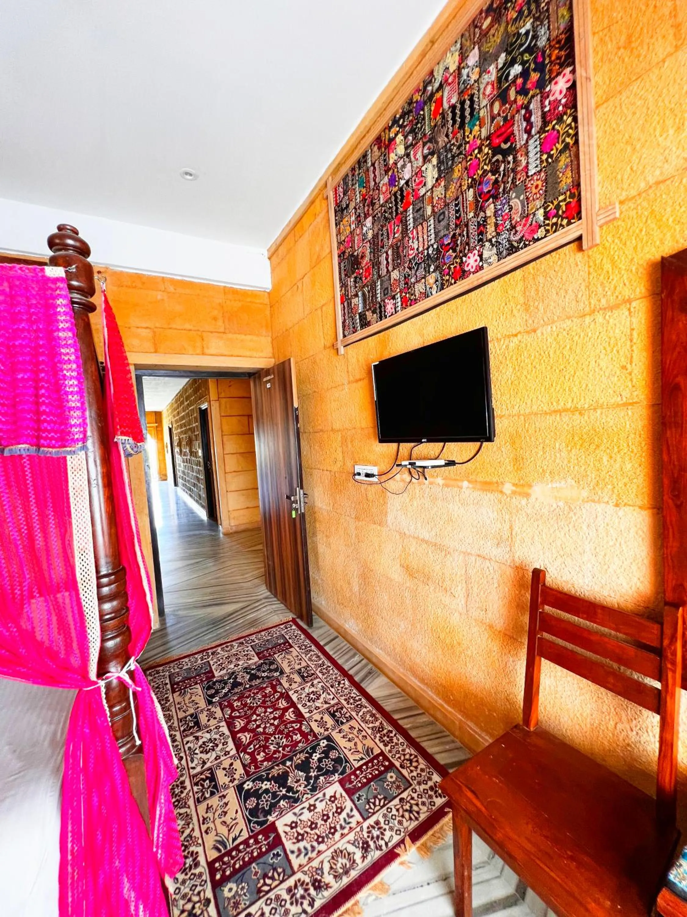 Communal lounge/ TV room in Hotel Royal Heritage