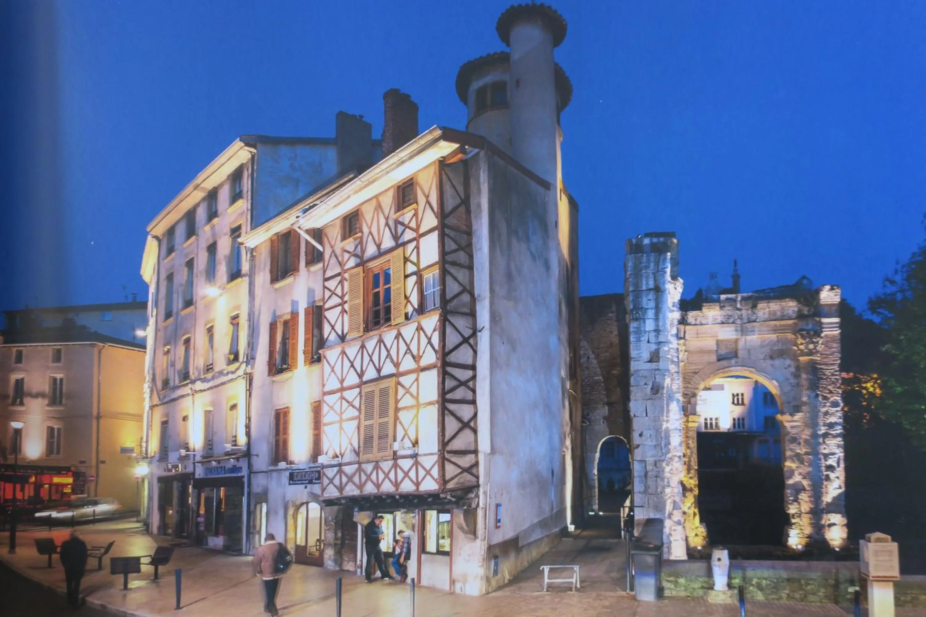 Night in Chambres au grand calme dans maison