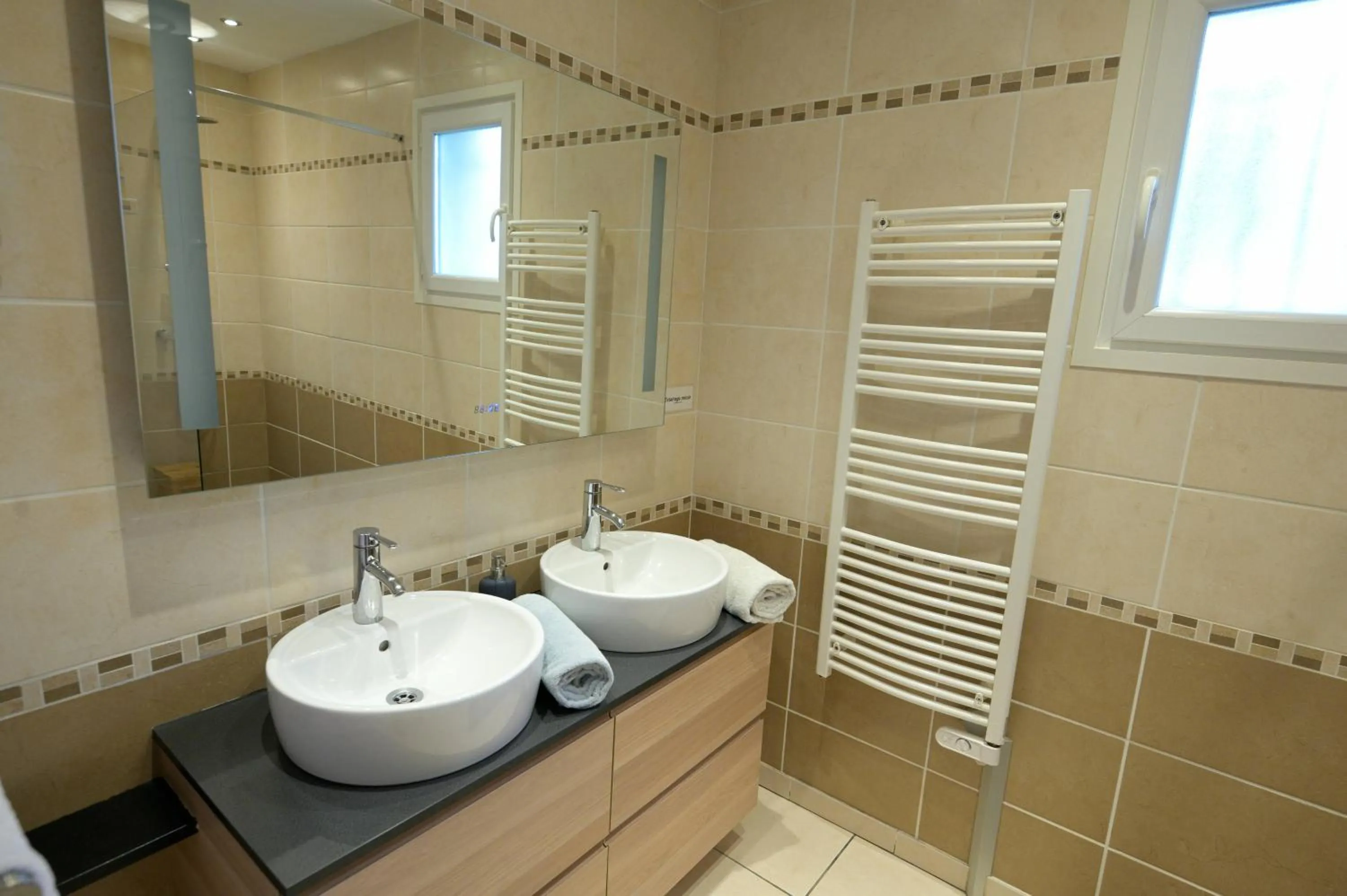 Shower in Chambres au grand calme dans maison