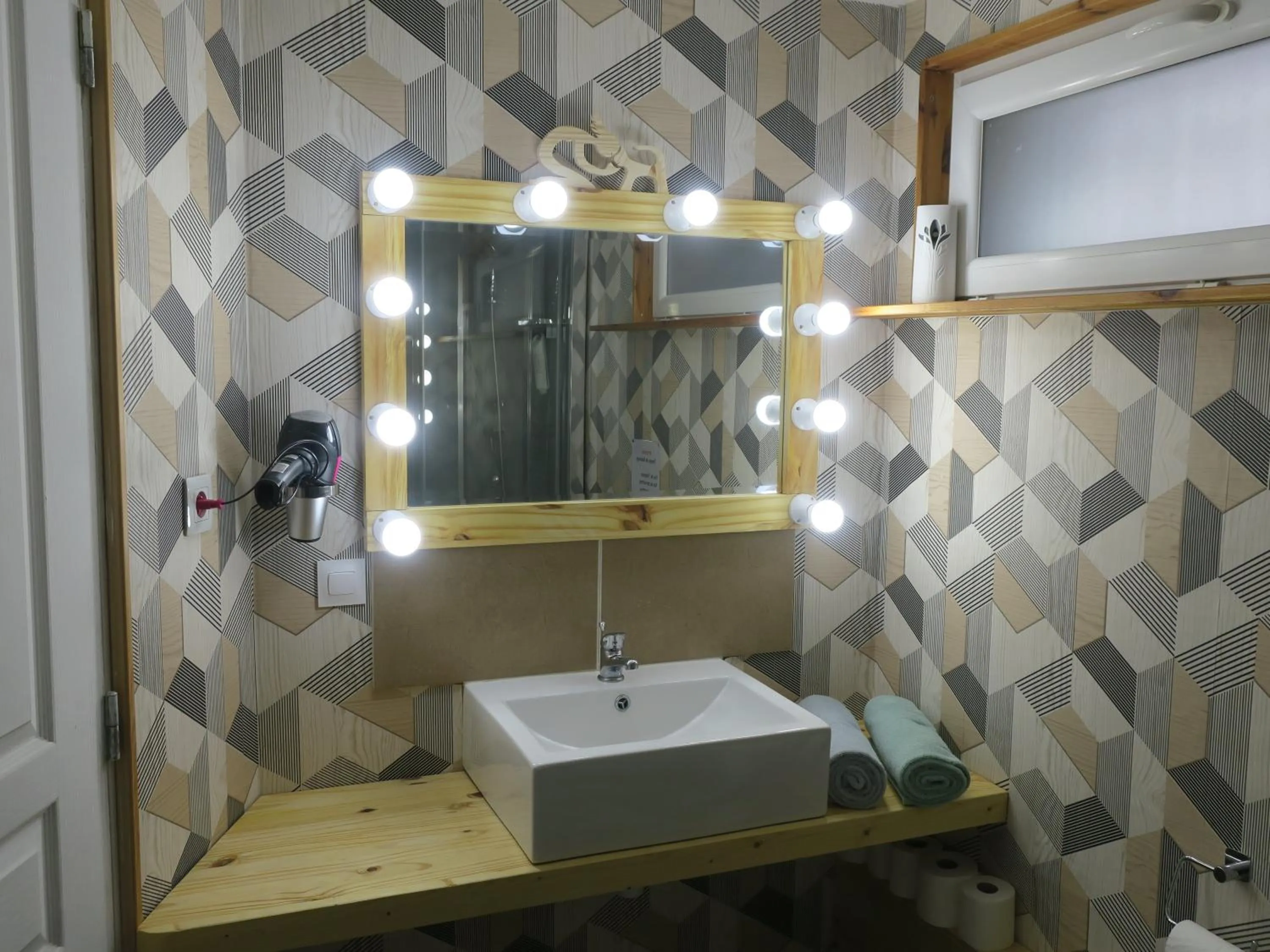 Shower in Chambres au grand calme dans maison