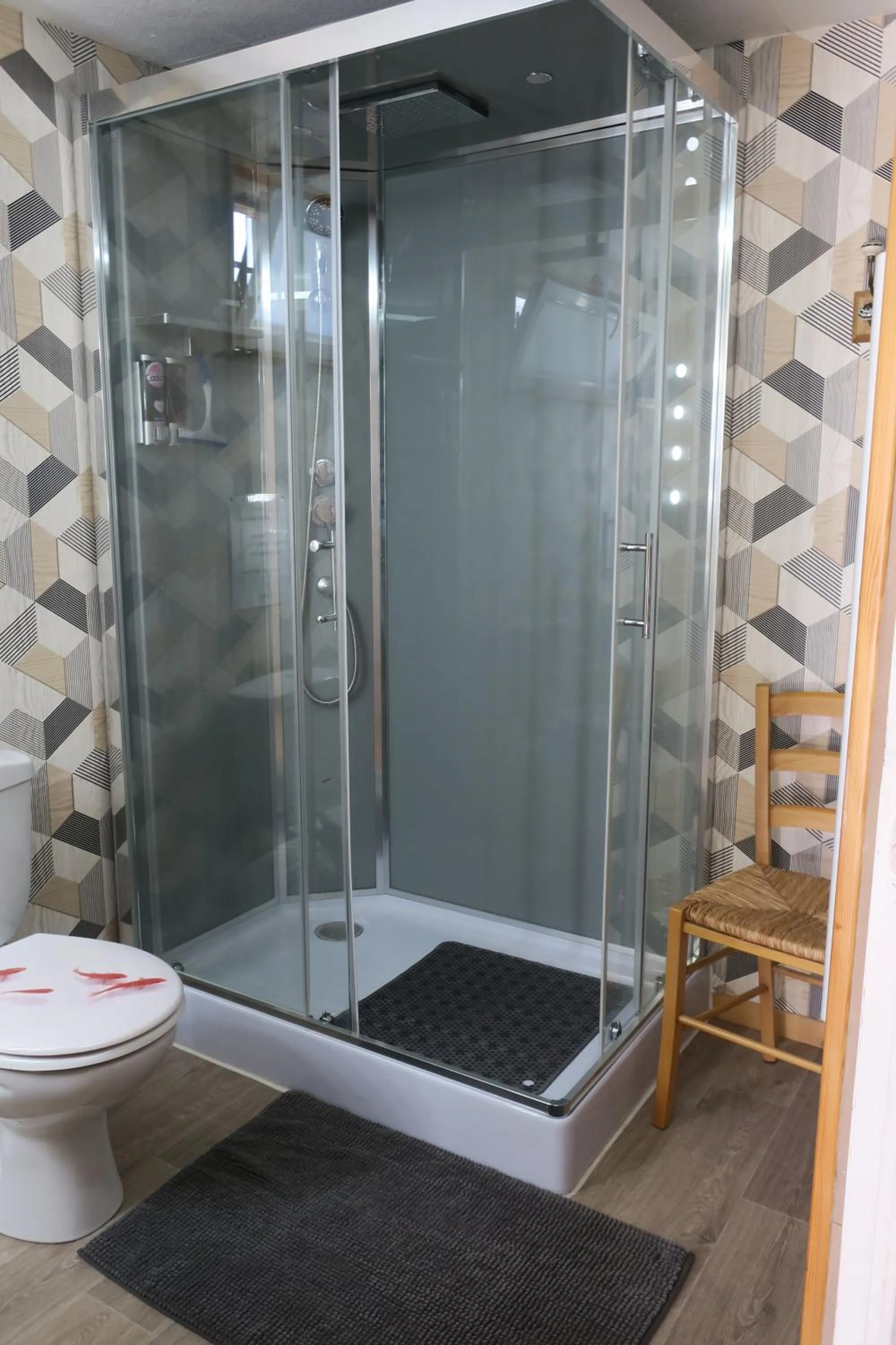 Shower in Chambres au grand calme dans maison