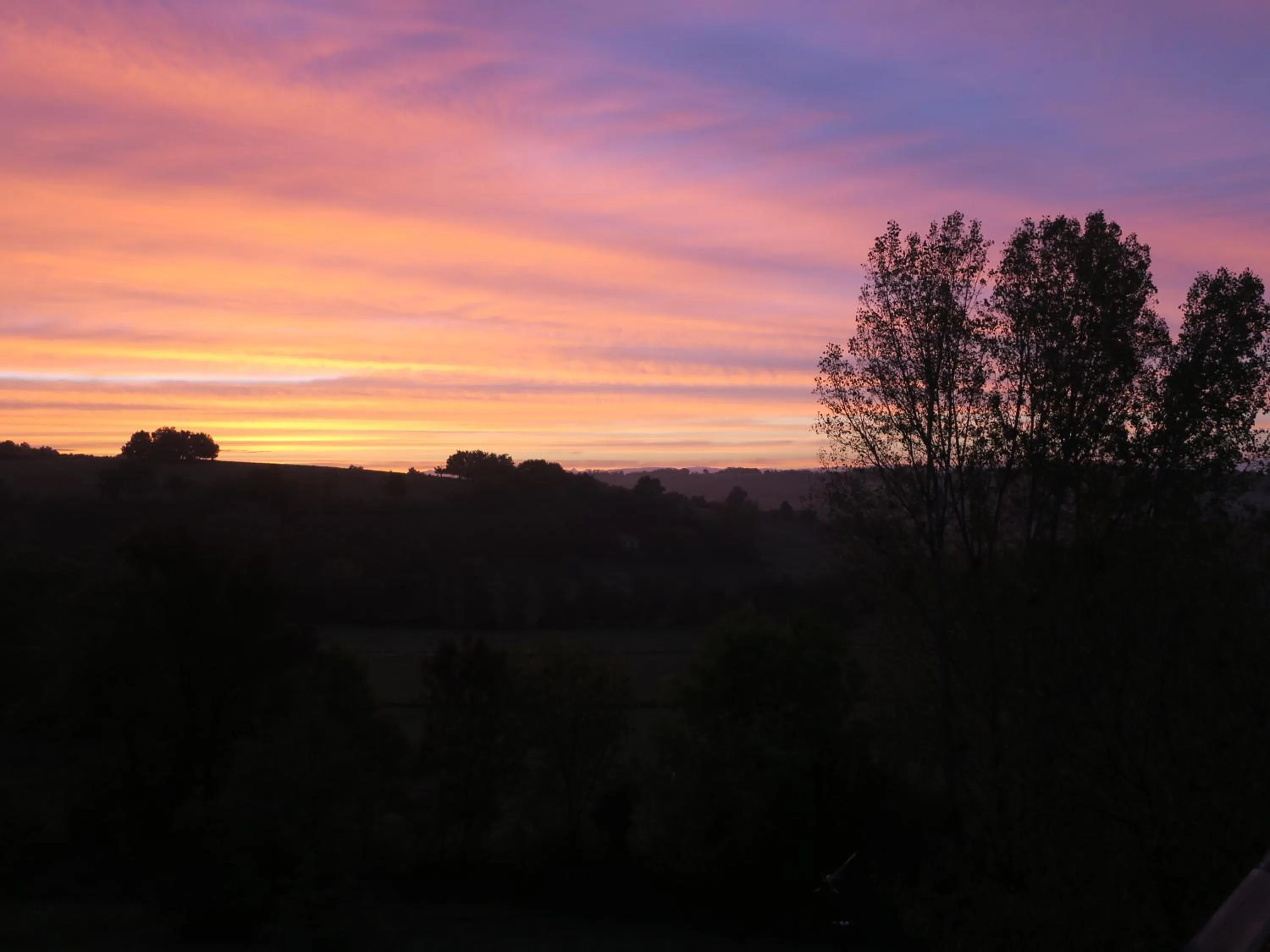 Sunset in Chambres au grand calme dans maison