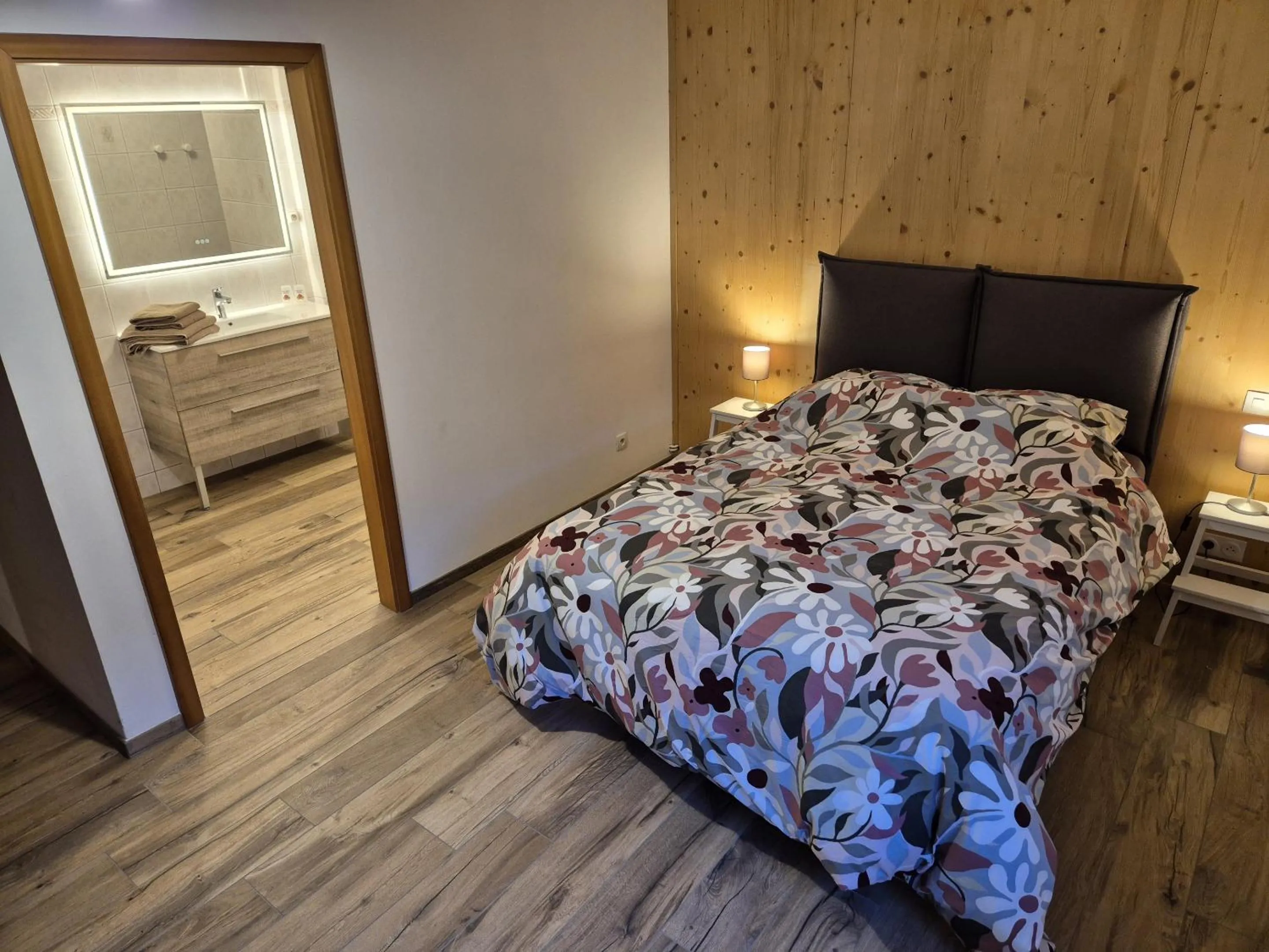 Bedroom, Bed in Chambres Thirion