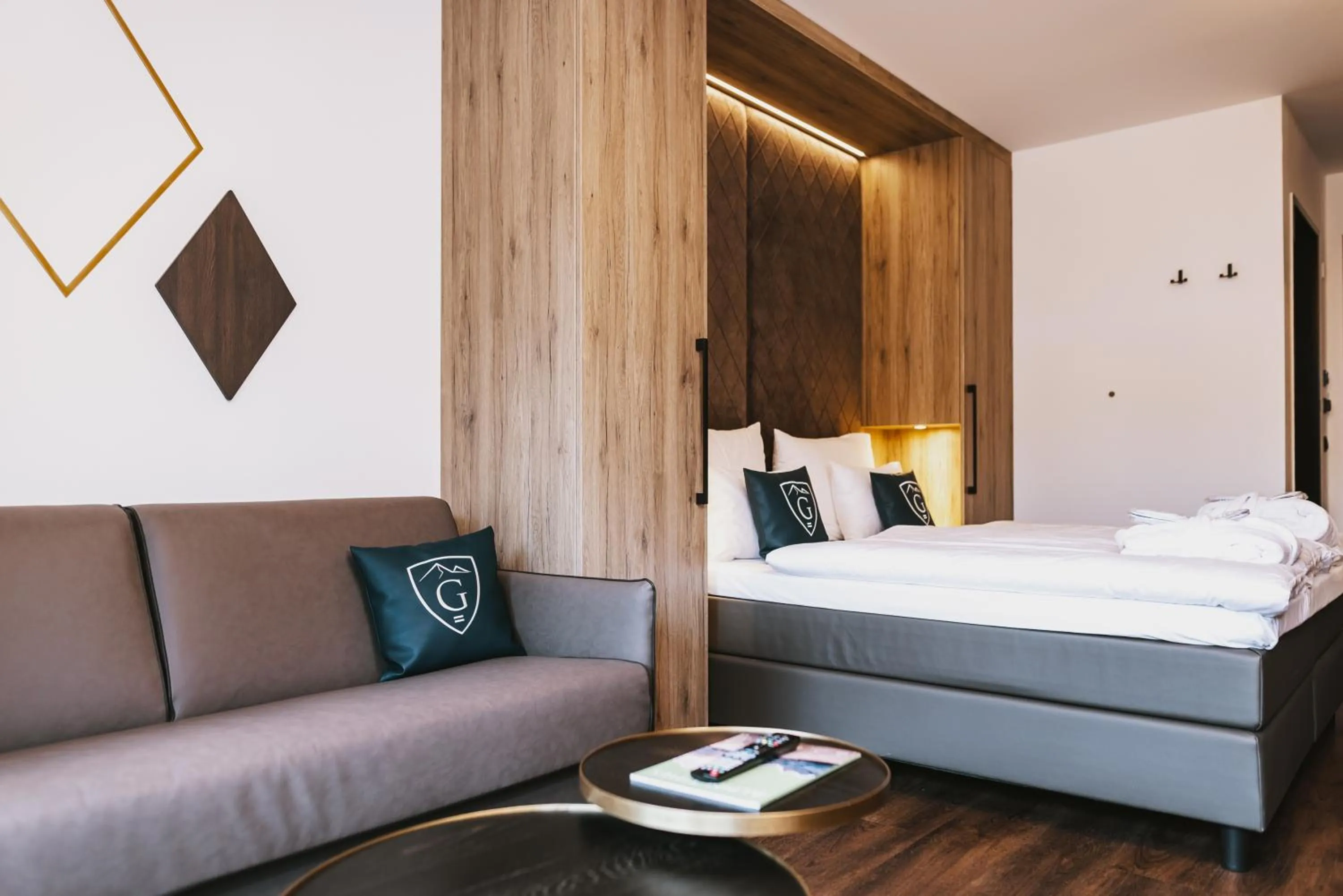 Photo of the whole room, Bed in GLEMM by AvenidA Superior Hotel & Residences