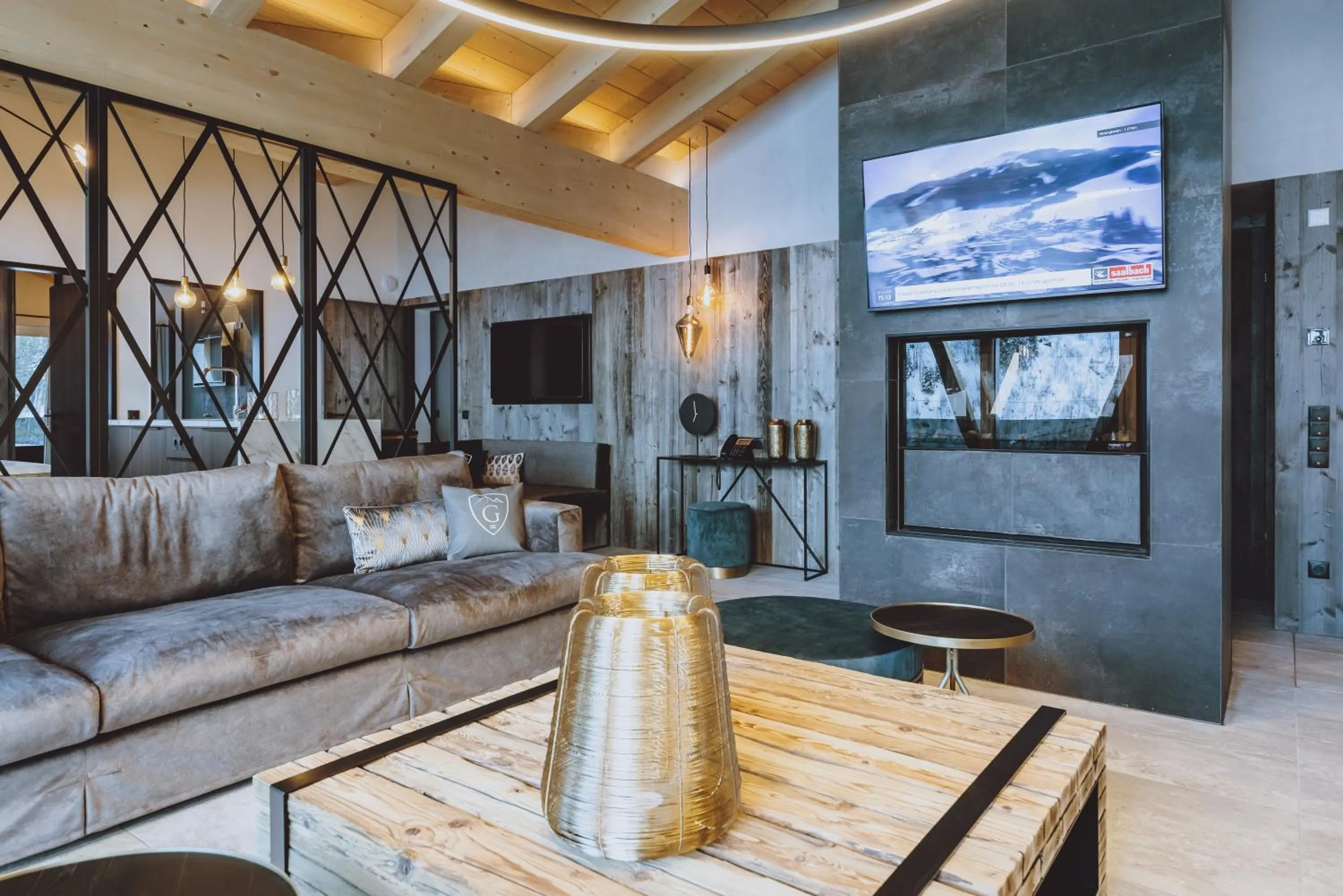 TV and multimedia in GLEMM by AvenidA Superior Hotel & Residences