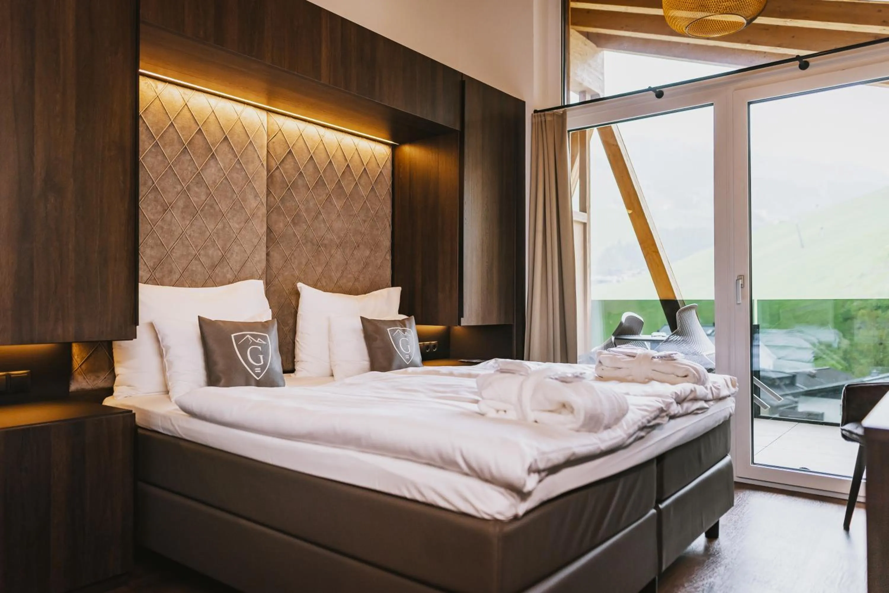 Photo of the whole room, Bed in GLEMM by AvenidA Superior Hotel & Residences