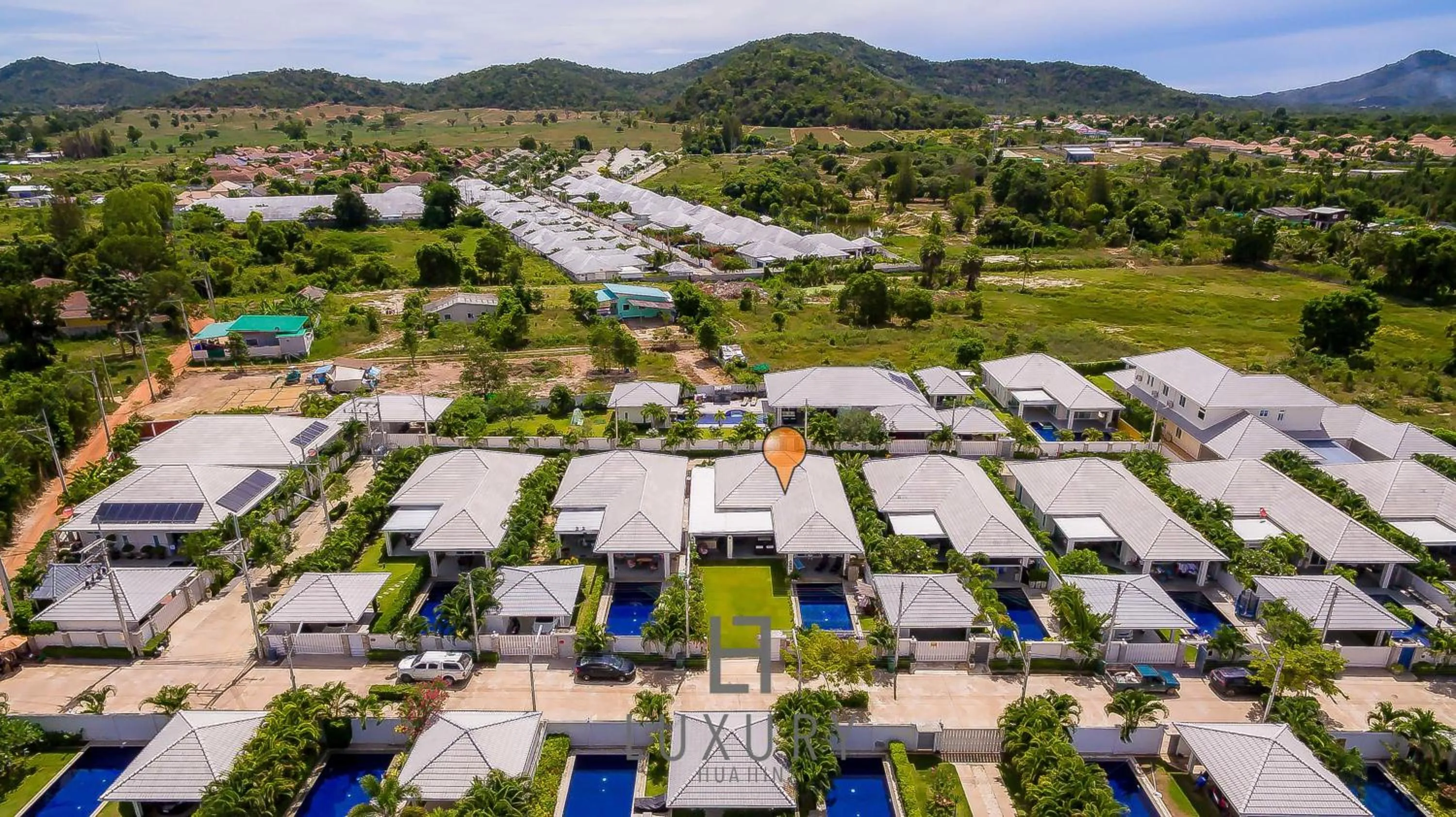 Cozy Modern 3 Bedroom Pool Villa L70