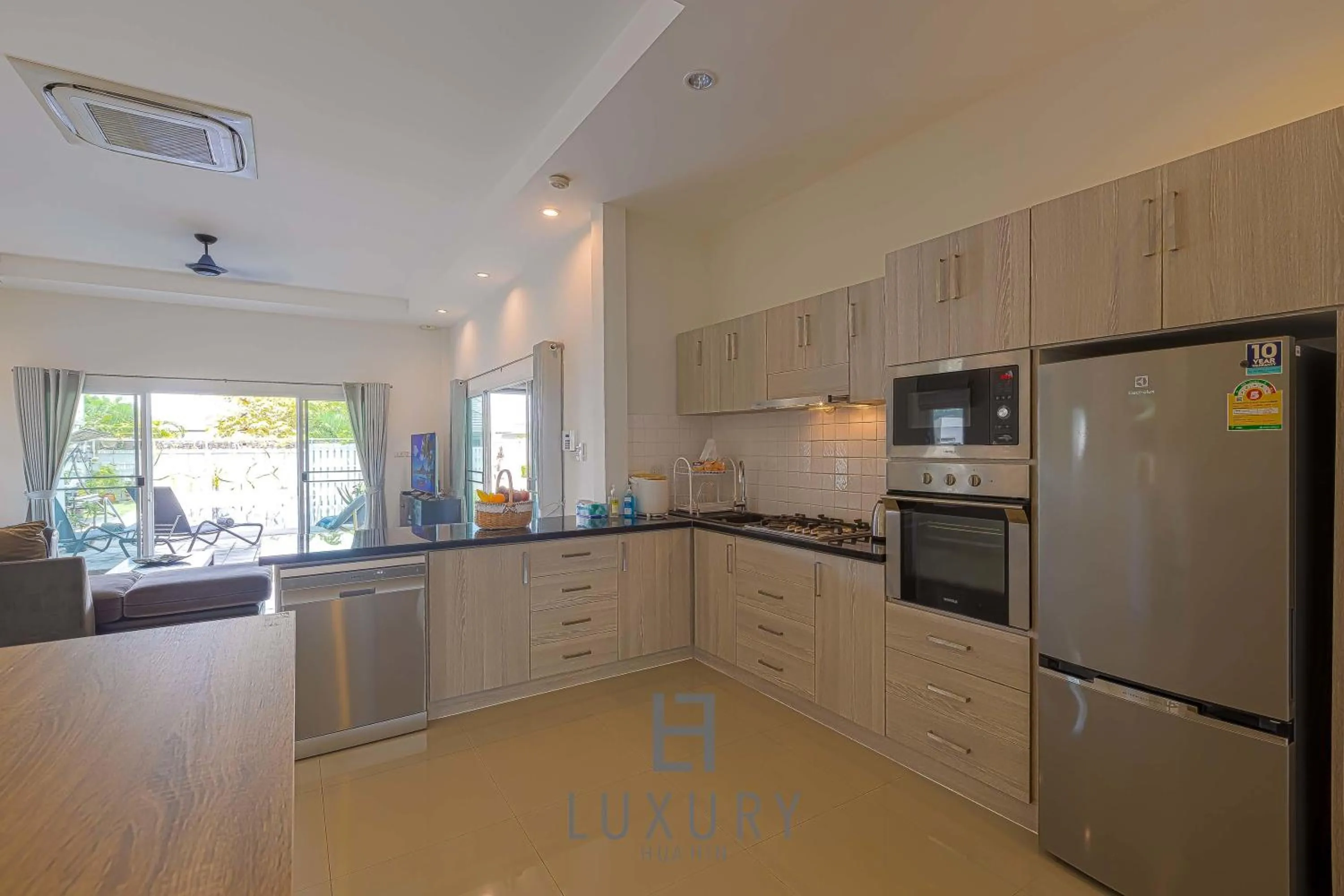 Cozy Modern 3 Bedroom Pool Villa L70