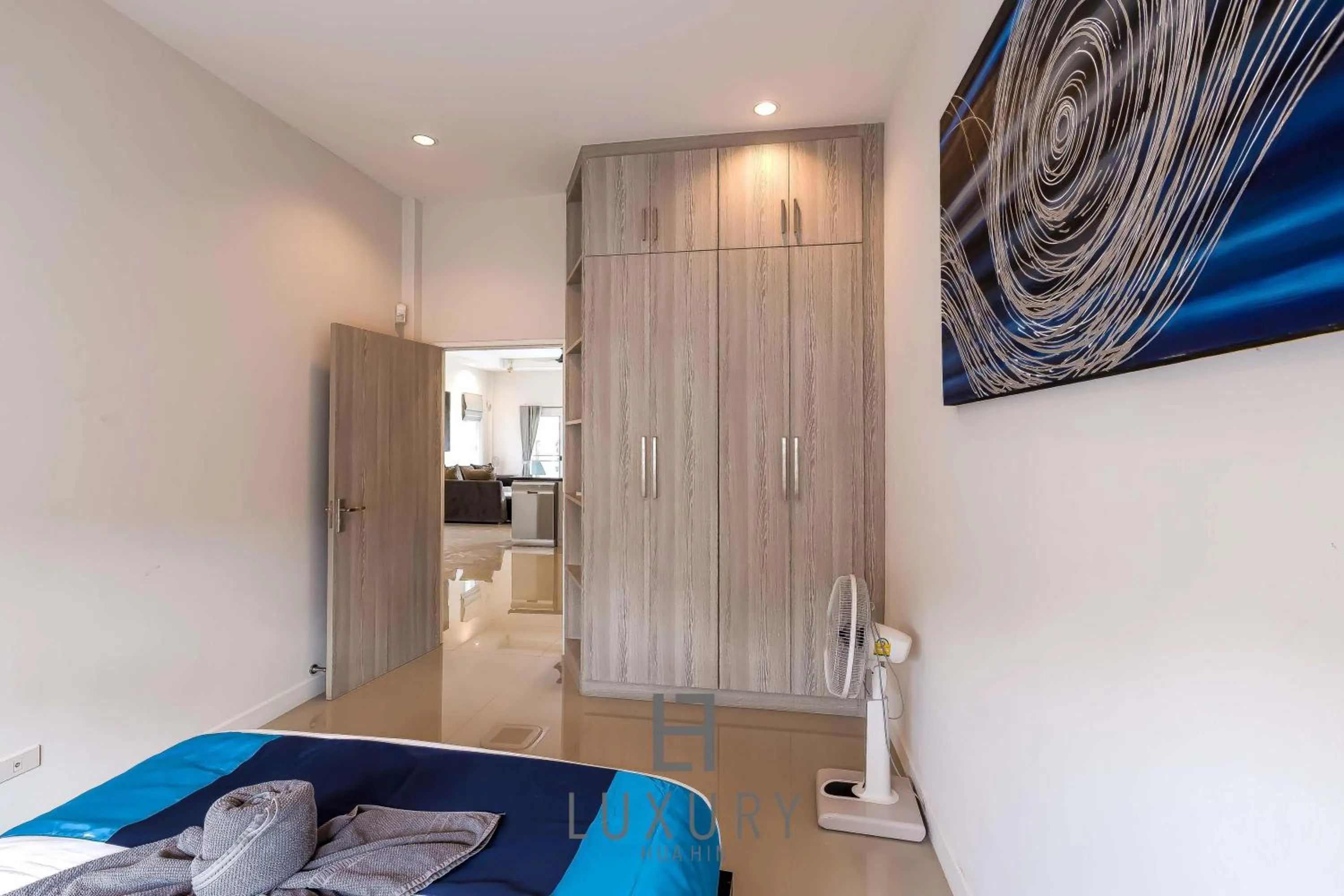 Bed in Cozy Modern 3 Bedroom Pool Villa L70